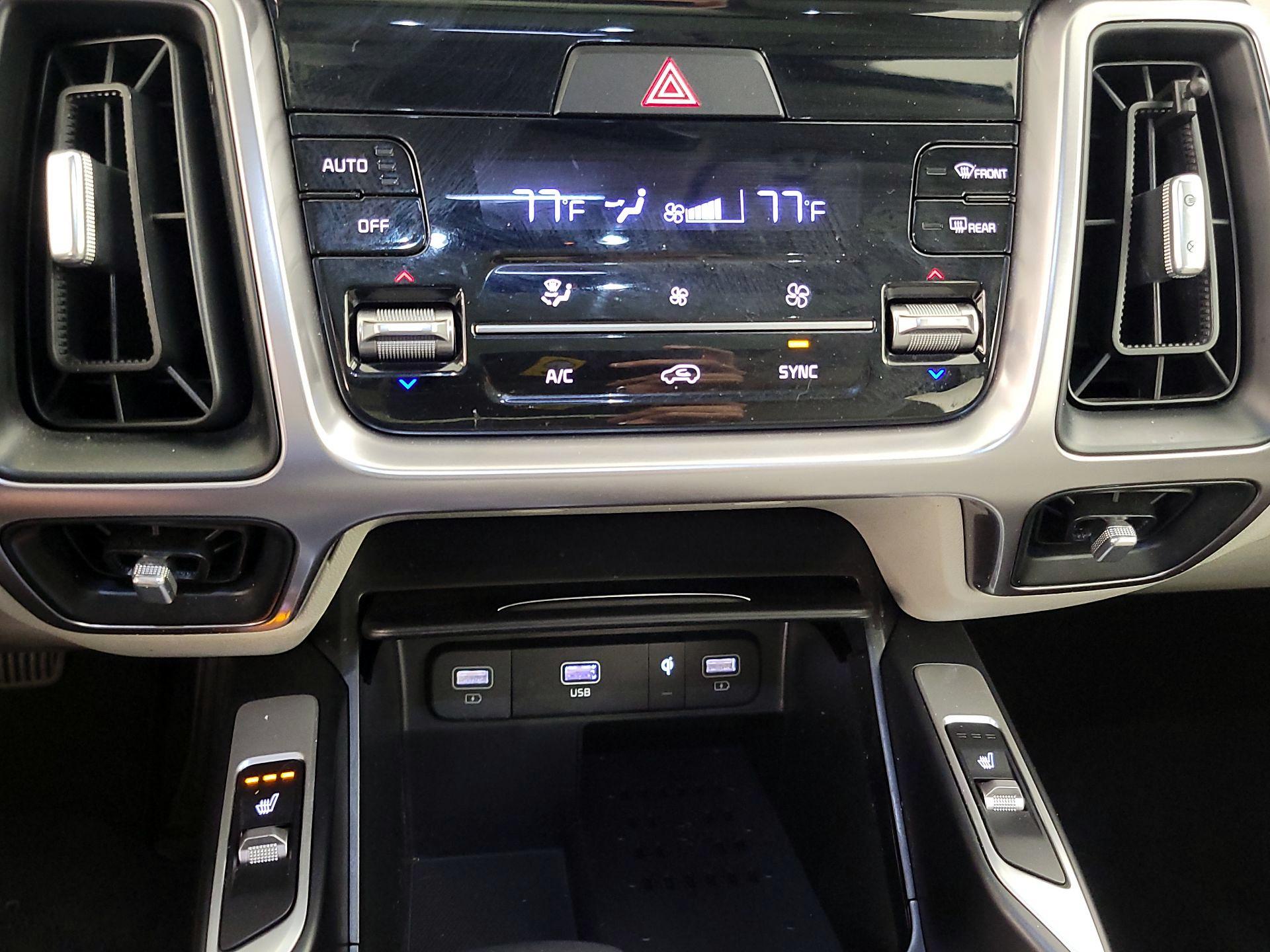 Thumbnail: 2023 Kia Sorento - 17