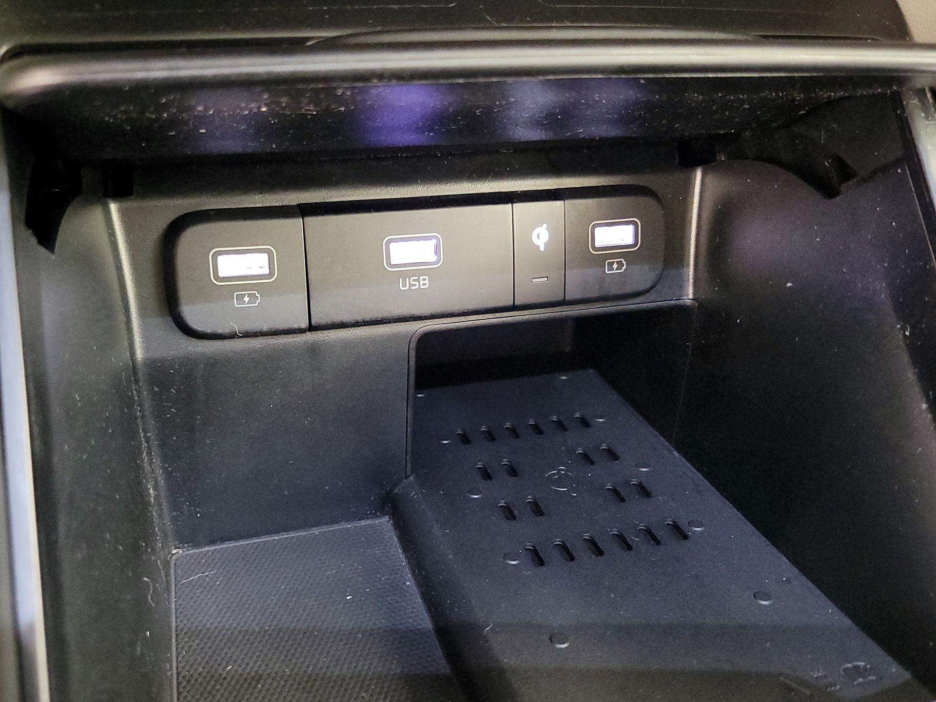 Thumbnail: 2023 Kia Sorento - 19