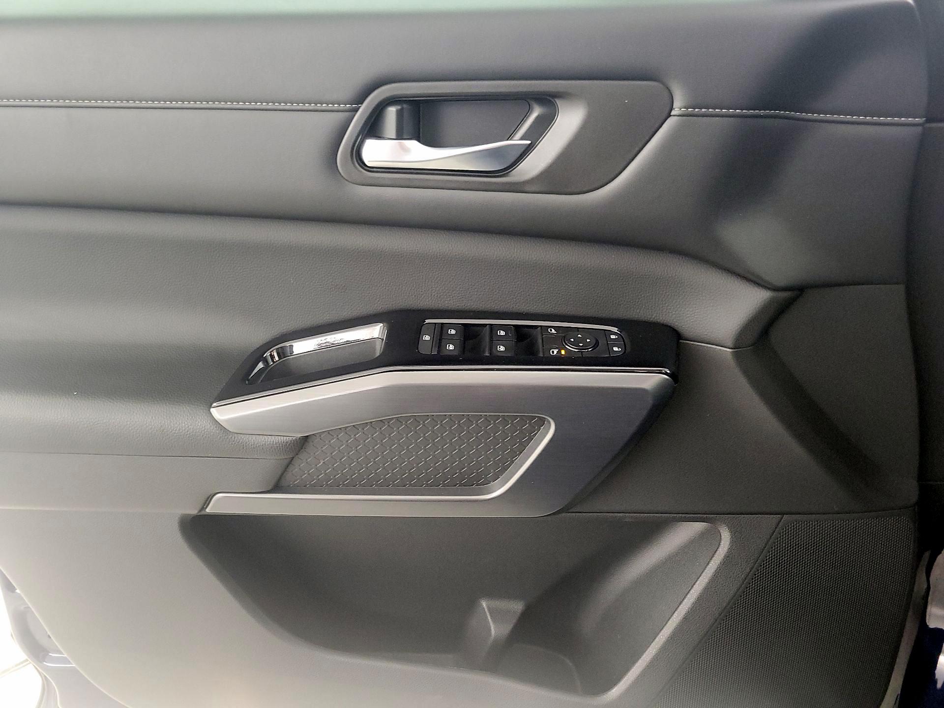 Thumbnail: 2022 Nissan Pathfinder - 12