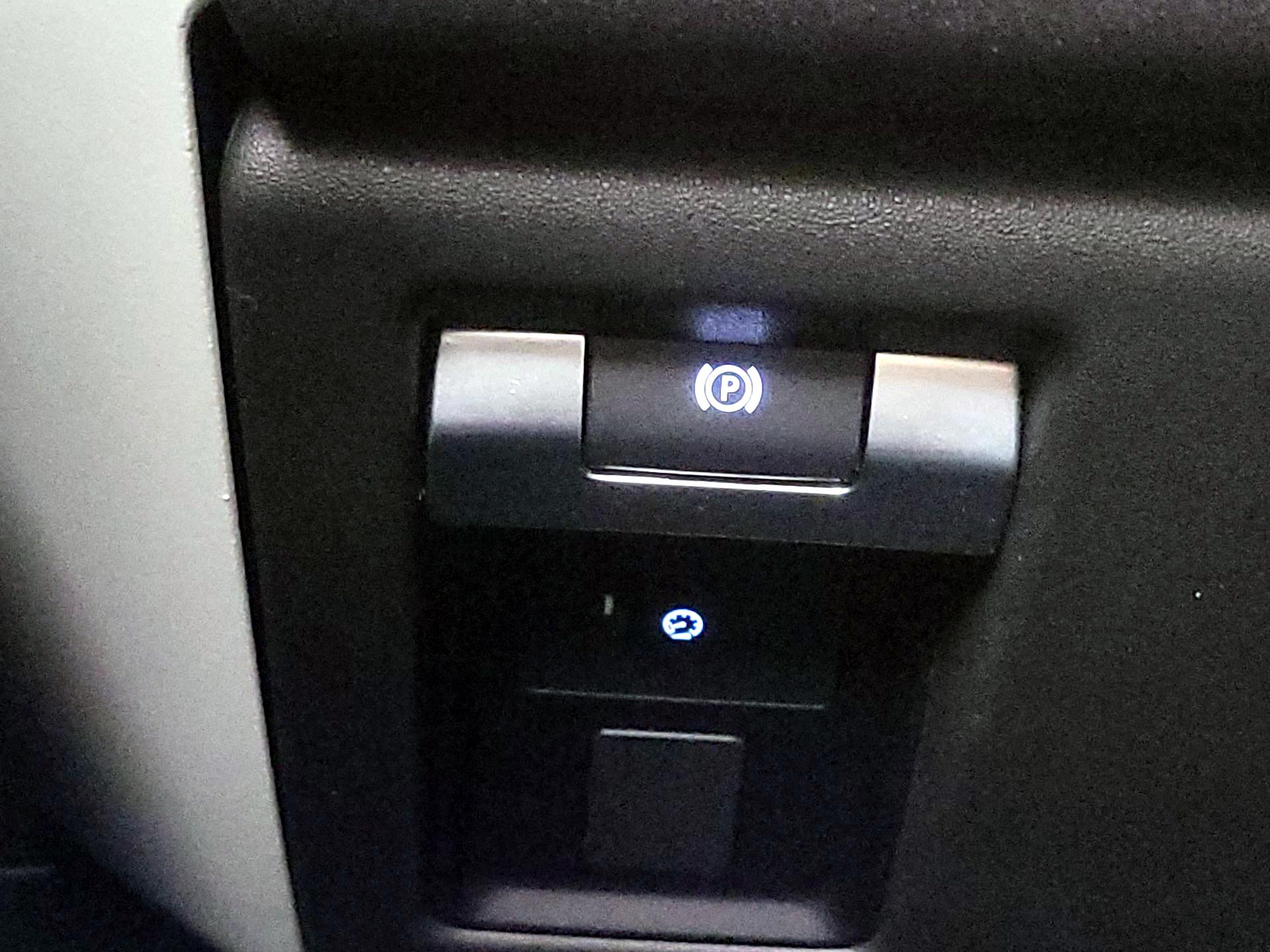 Thumbnail: 2021 Land Rover Defender - 13