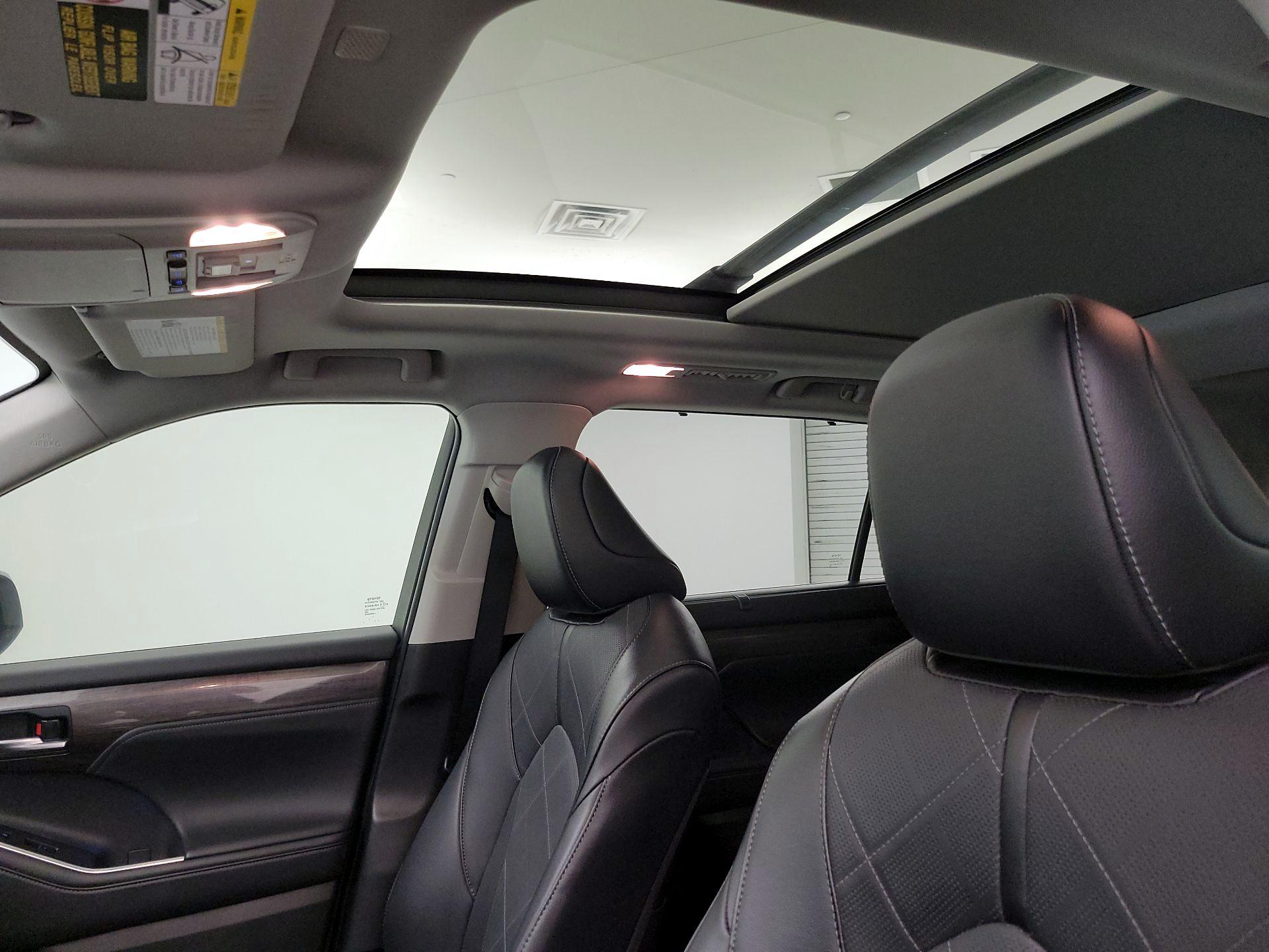 Thumbnail: 2022 Toyota Highlander - 20