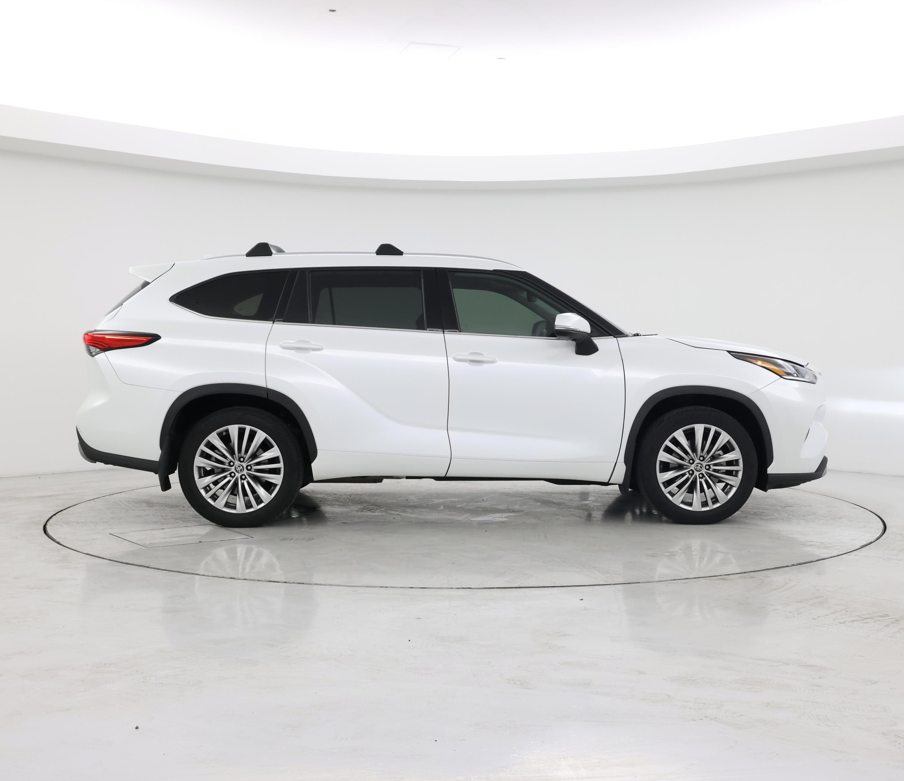 Thumbnail: 2022 Toyota Highlander - 7
