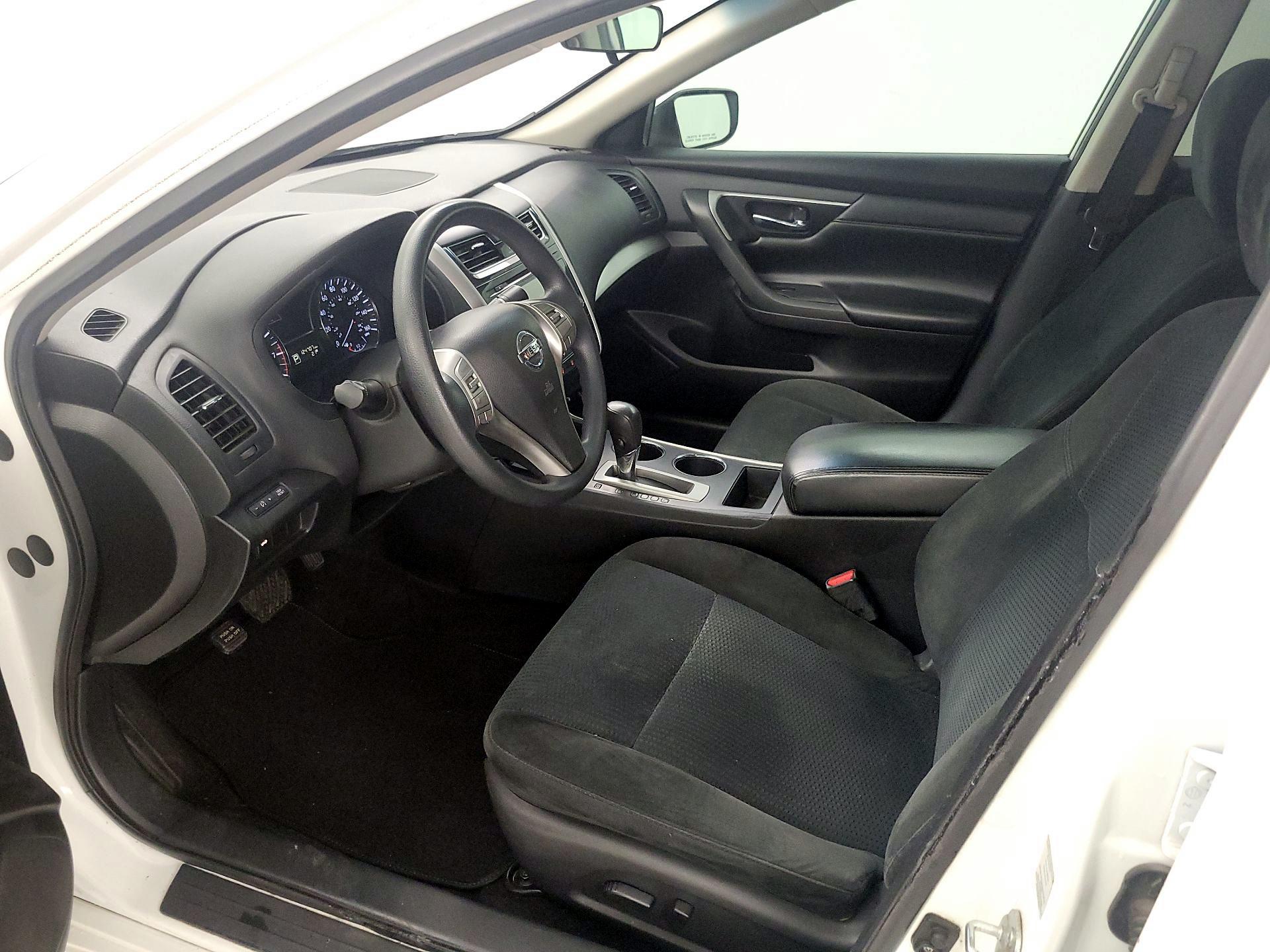 Thumbnail: 2015 Nissan Altima - 11