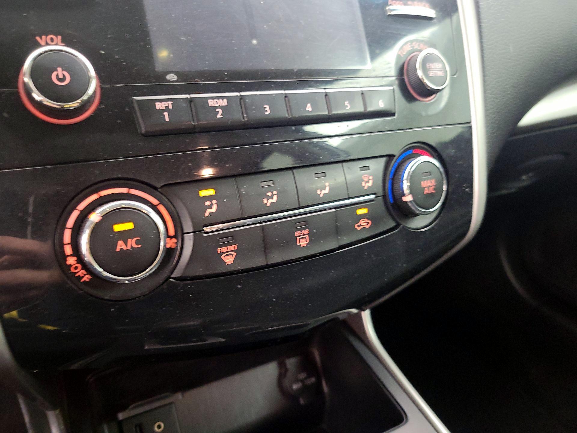 Thumbnail: 2015 Nissan Altima - 16