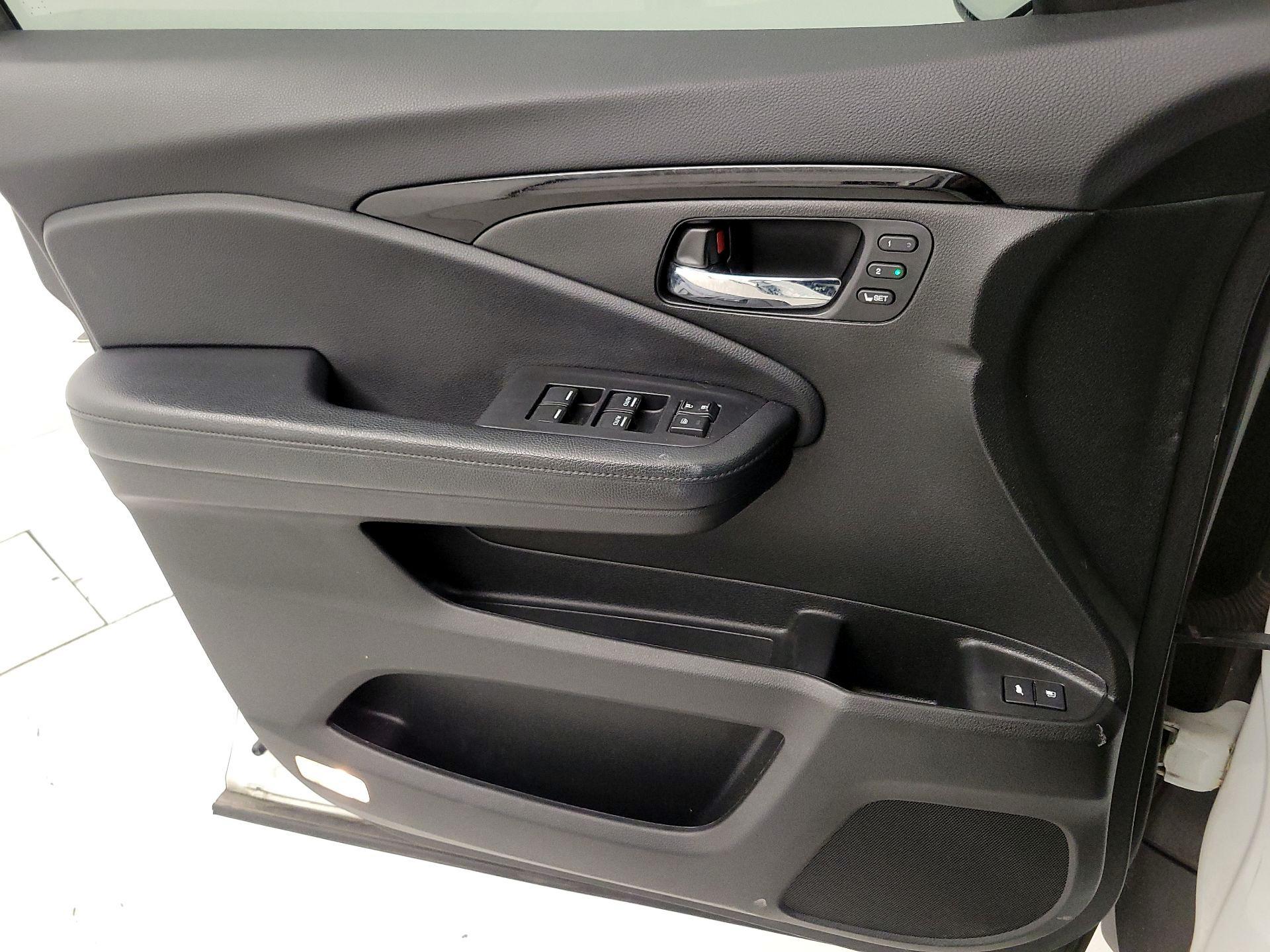 Thumbnail: 2019 Honda Passport - 12