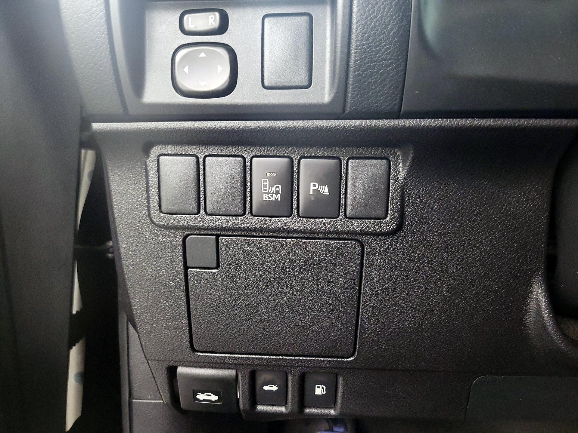 Thumbnail: 2014 Lexus ES - 13