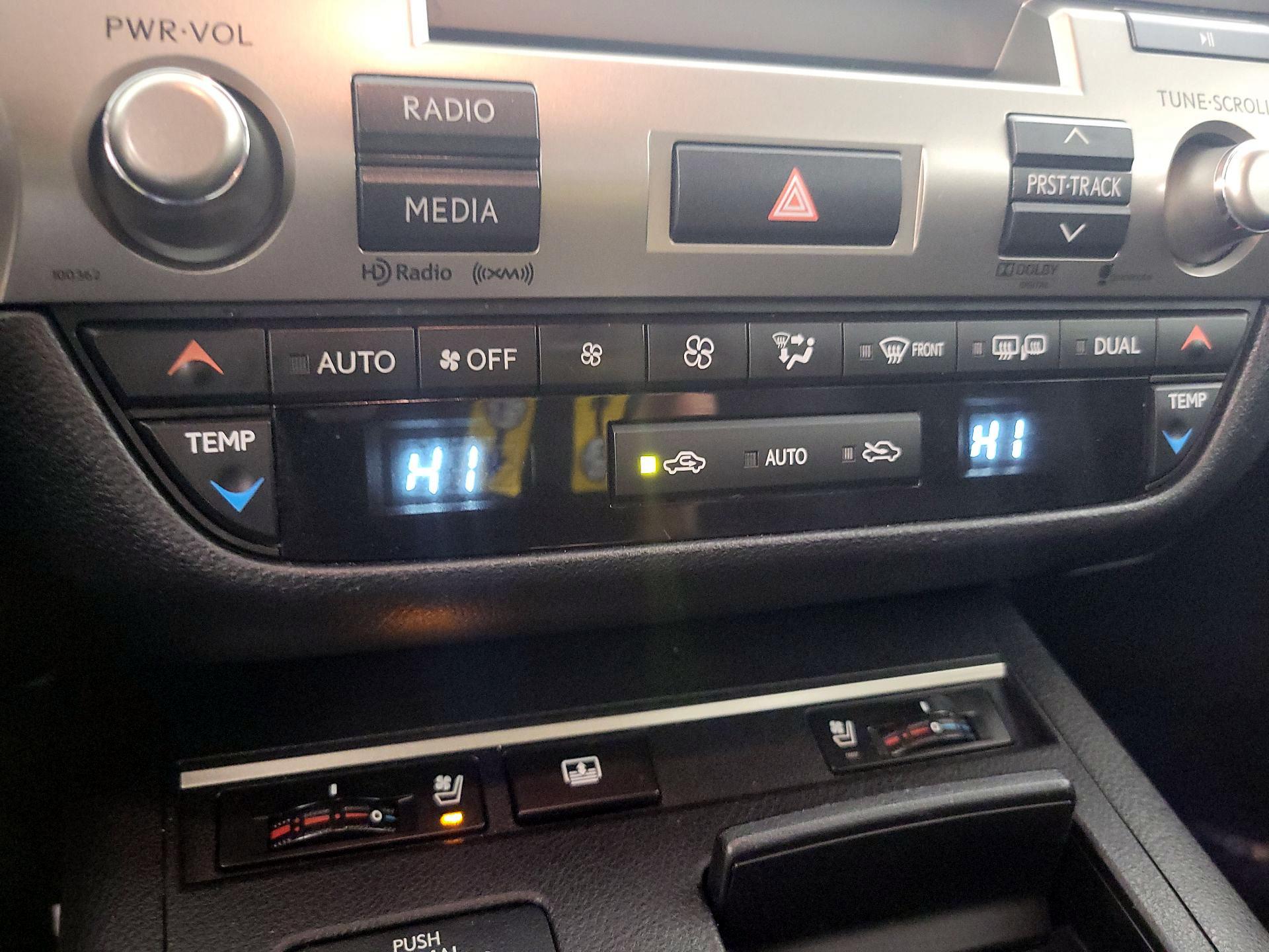 Thumbnail: 2014 Lexus ES - 17