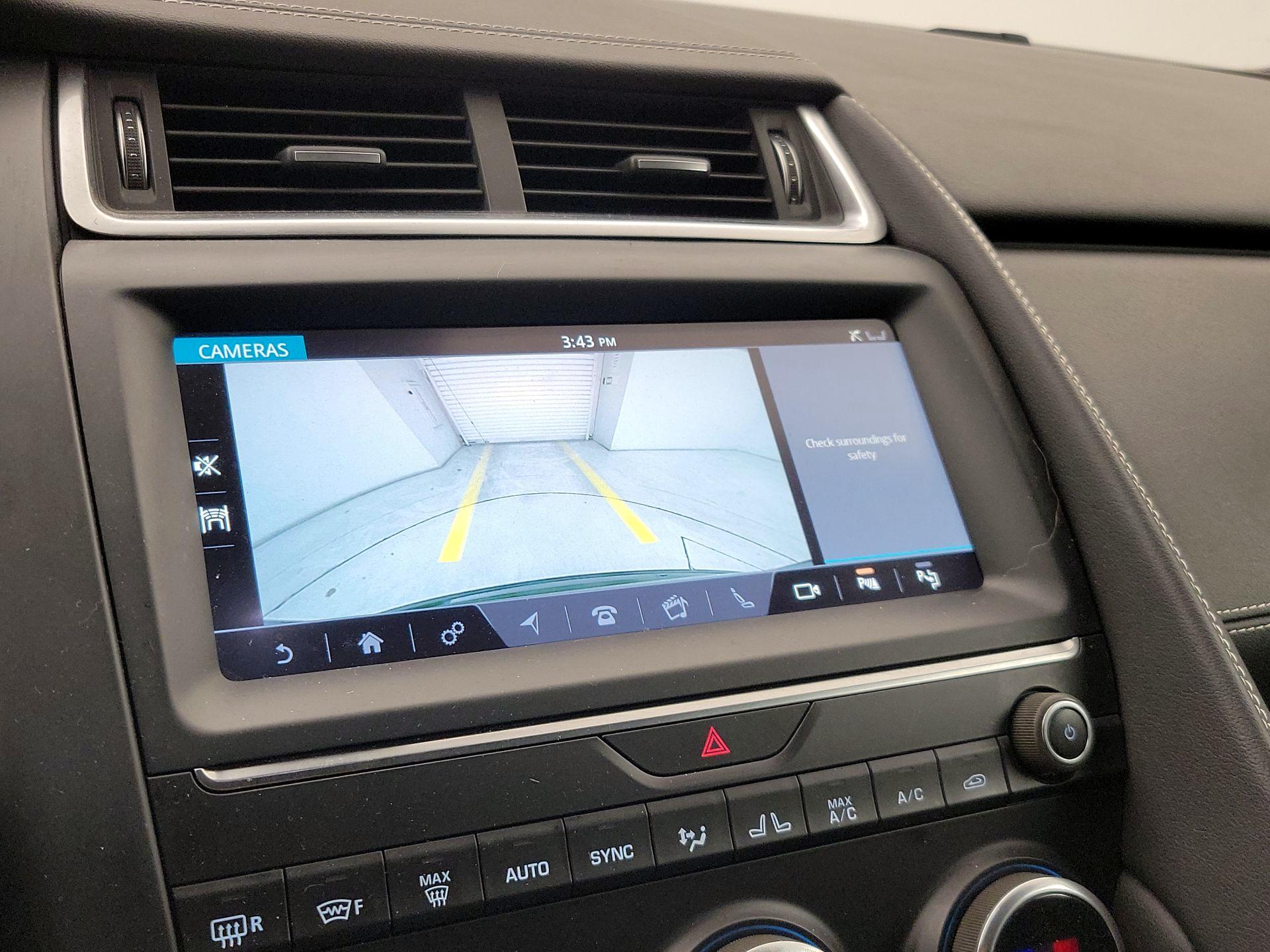 Thumbnail: 2018 Jaguar E-Pace - 15