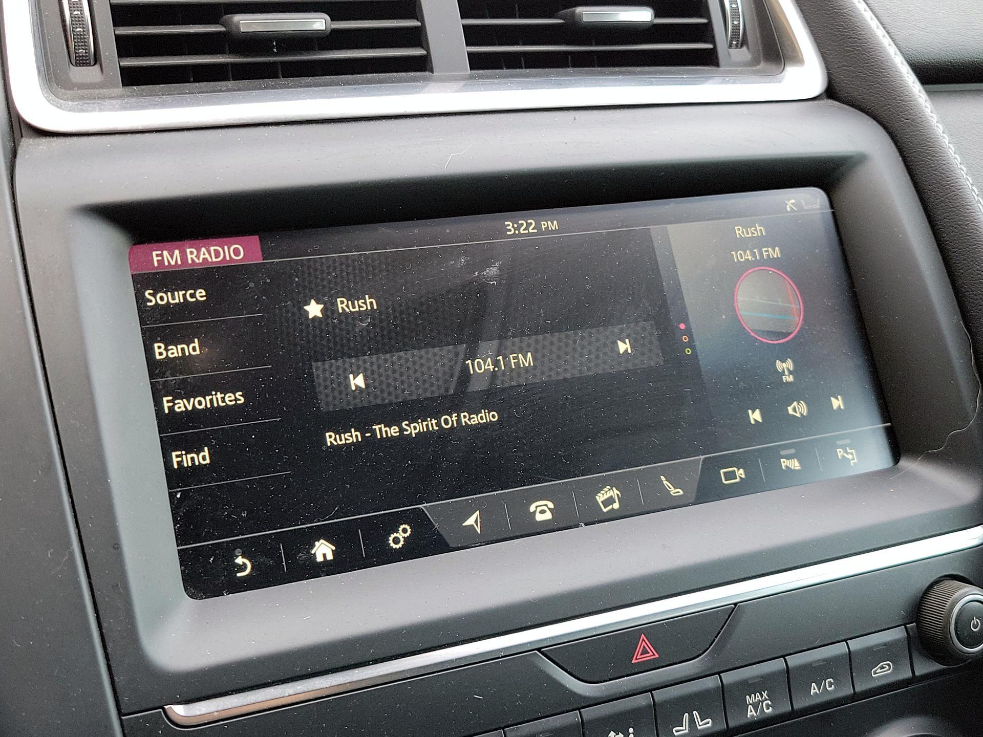 Thumbnail: 2018 Jaguar E-Pace - 16