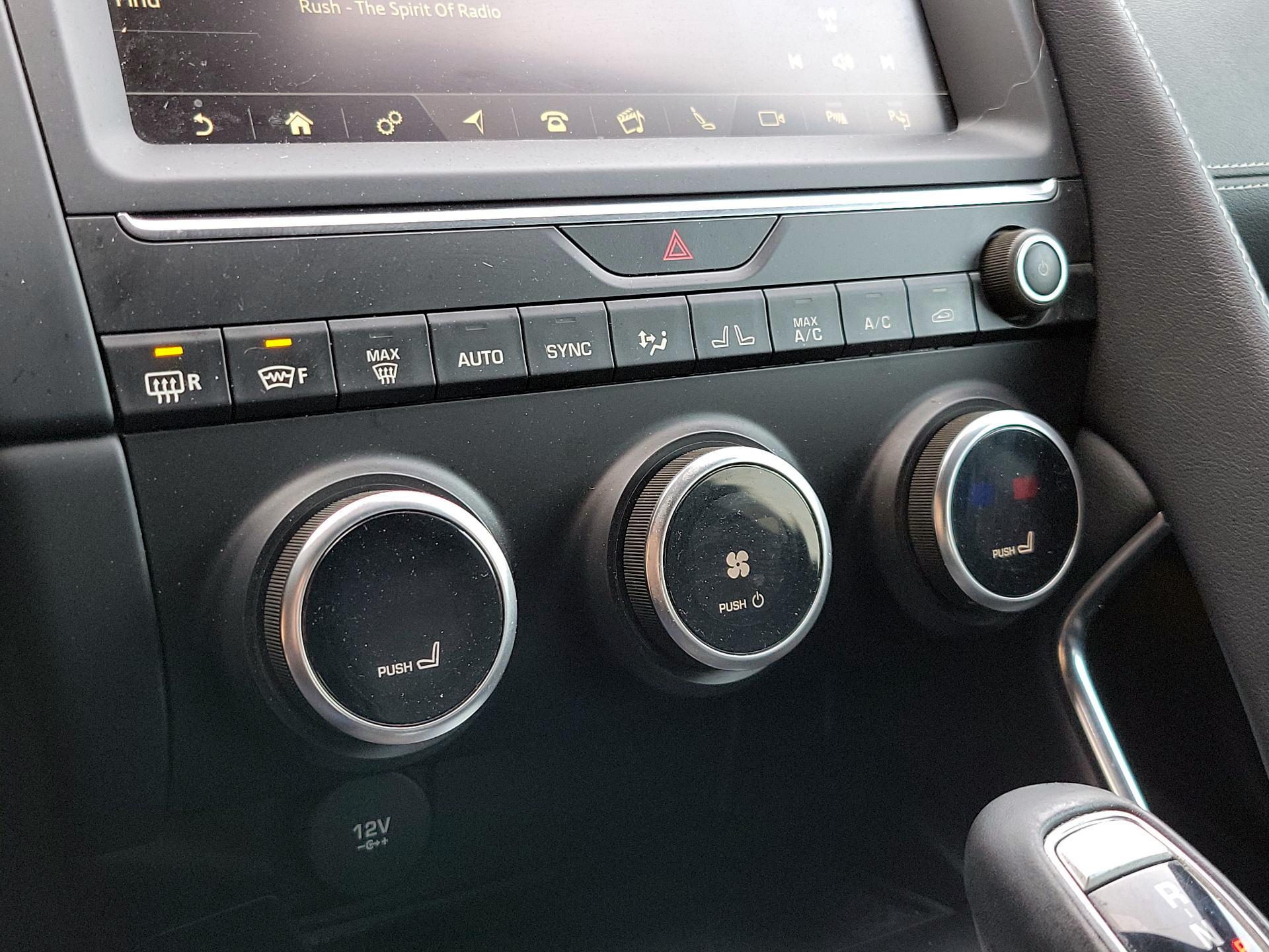 Thumbnail: 2018 Jaguar E-Pace - 17