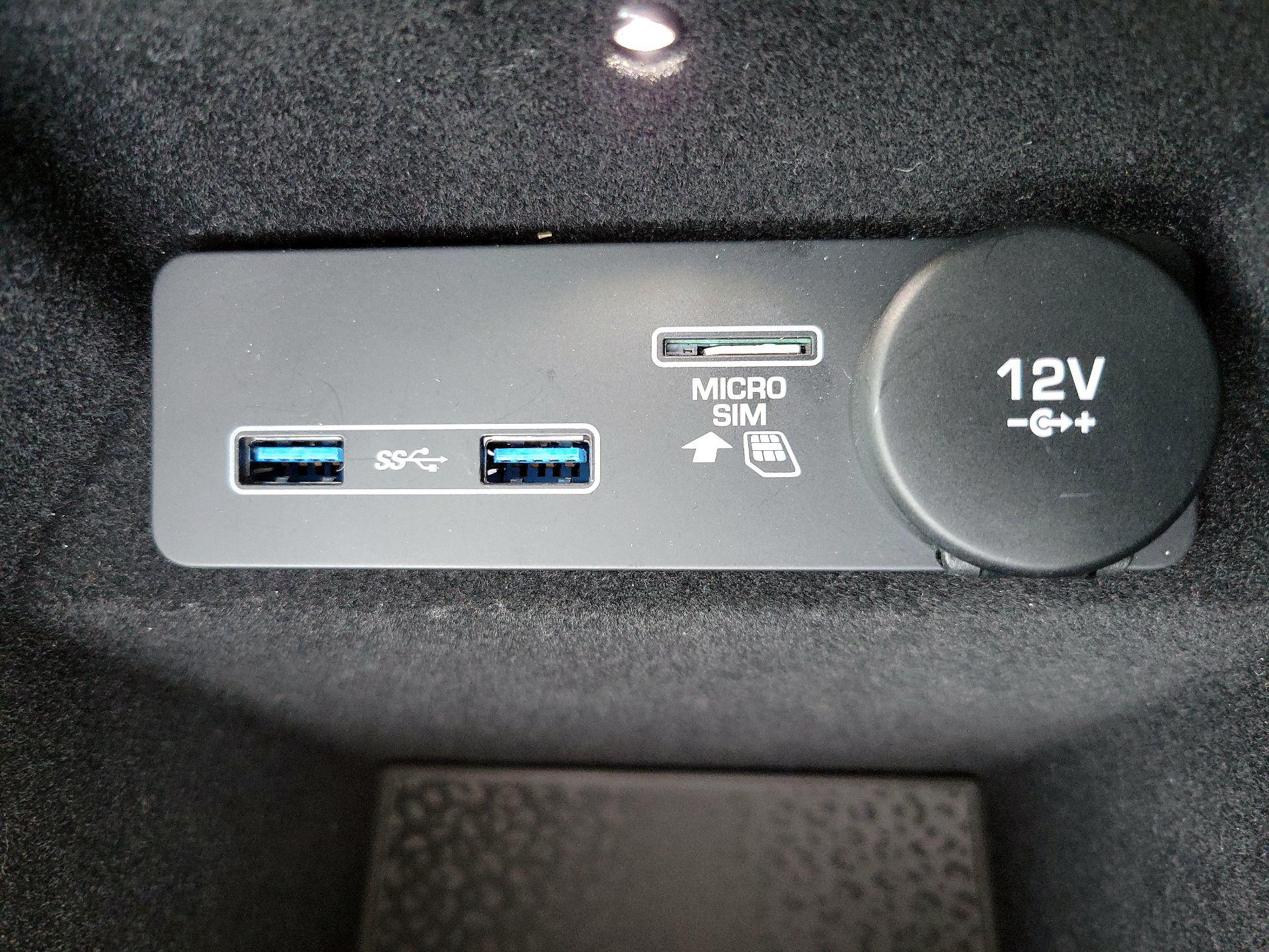 Thumbnail: 2018 Jaguar E-Pace - 19