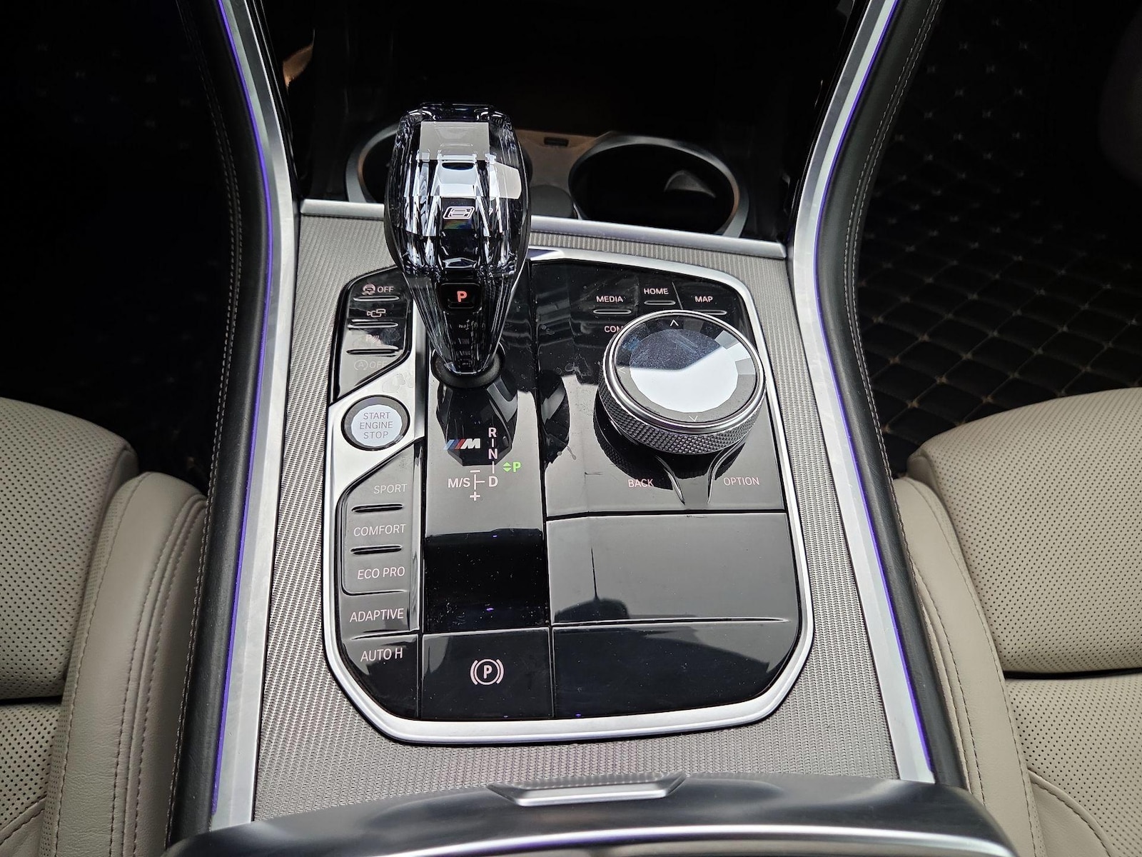 2019 BMW 8 Series M850i - Photo 19