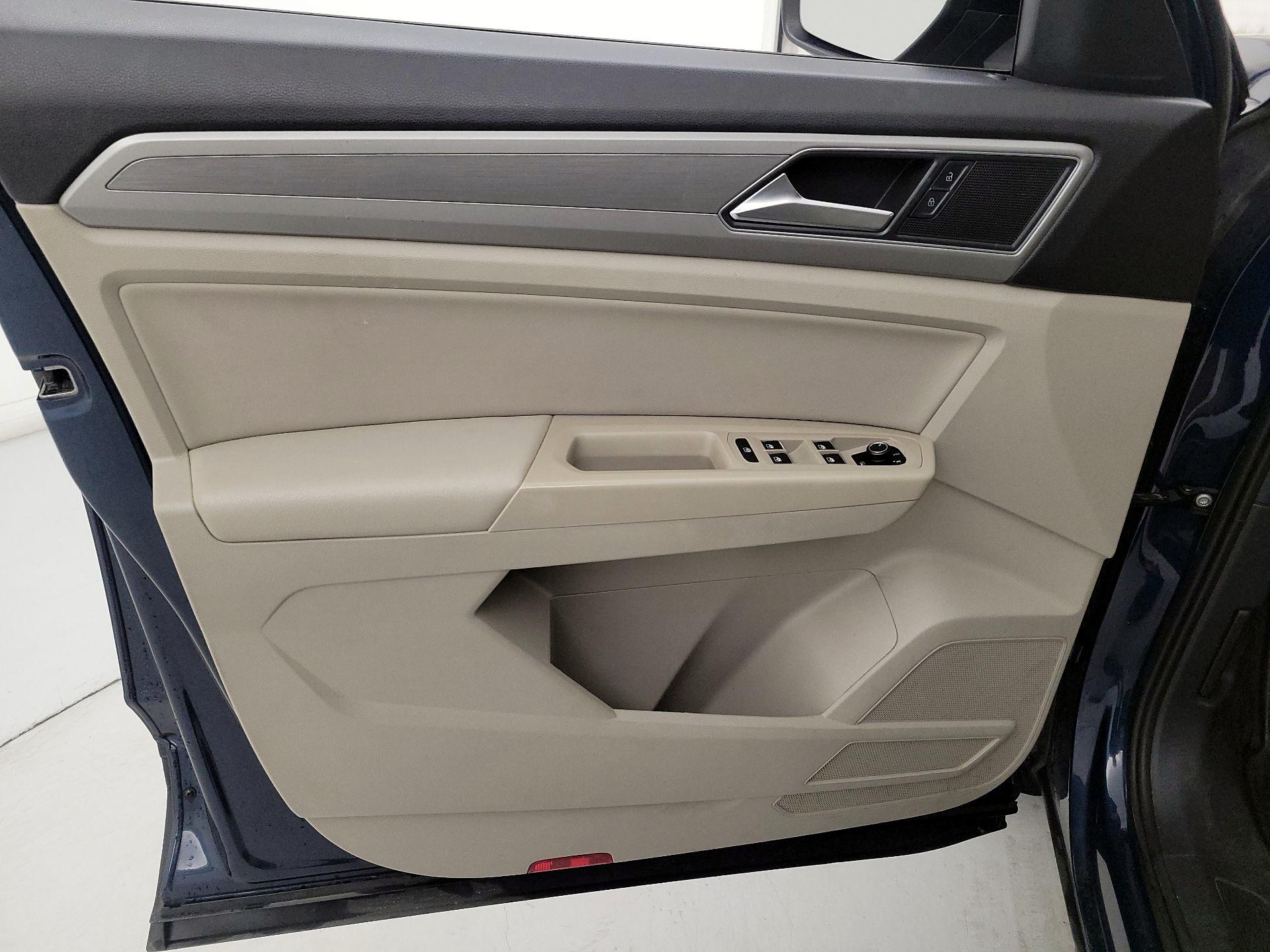 Thumbnail: 2018 Volkswagen Atlas - 12