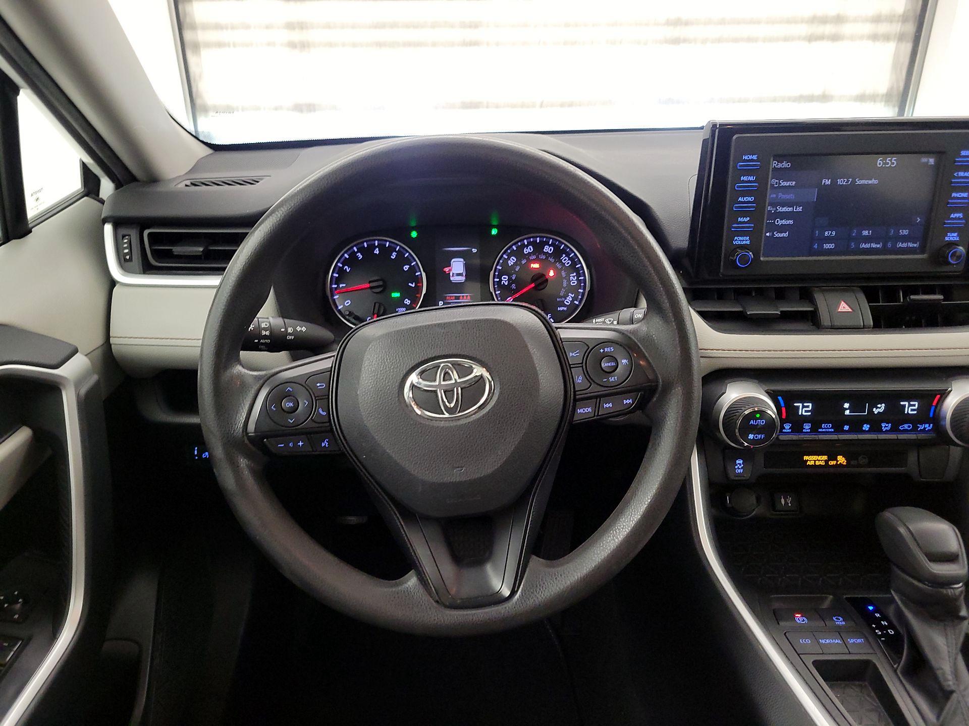Thumbnail: 2019 Toyota RAV4 - 10