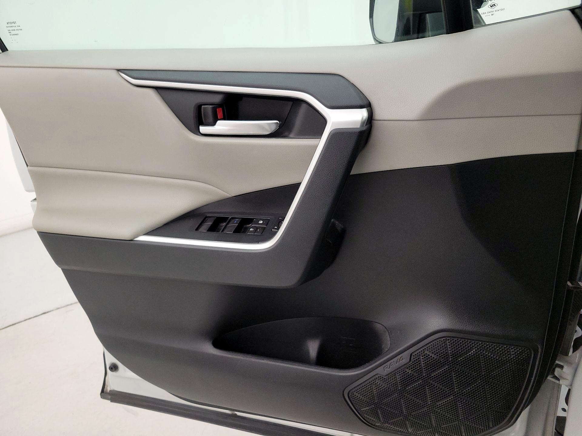 Thumbnail: 2019 Toyota RAV4 - 12