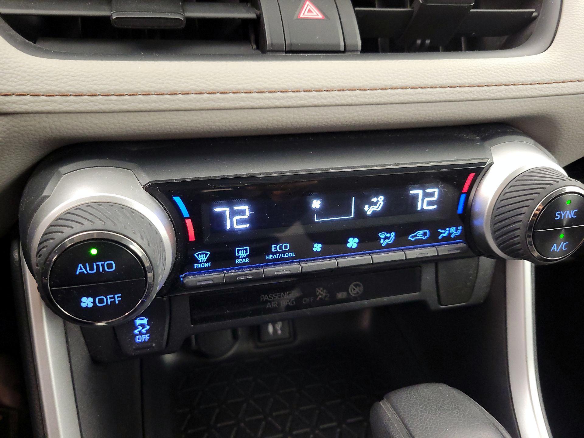 Thumbnail: 2019 Toyota RAV4 - 16