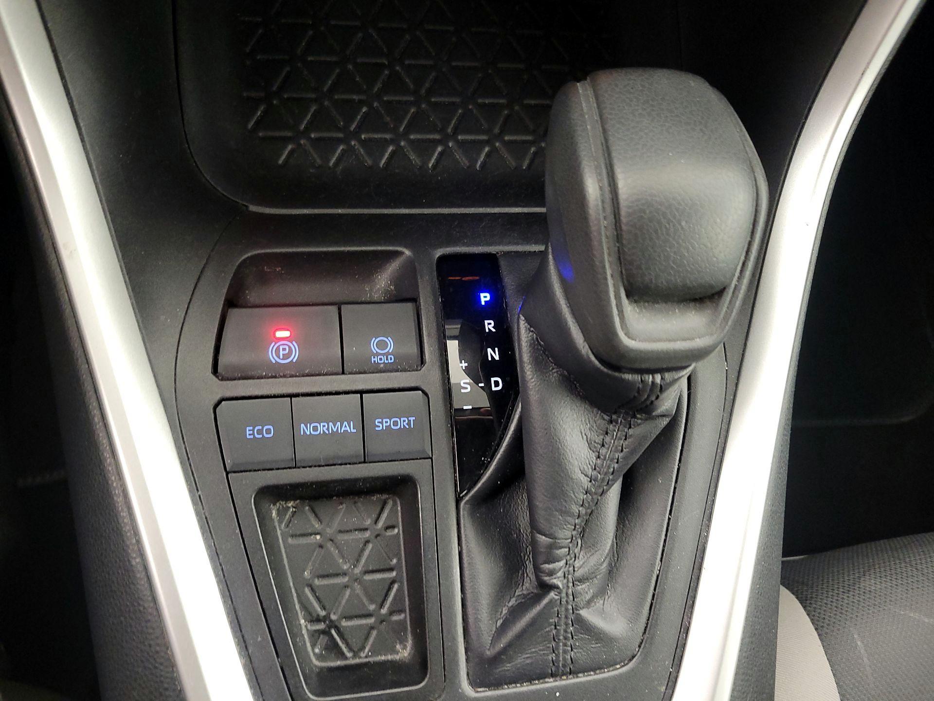 Thumbnail: 2019 Toyota RAV4 - 17