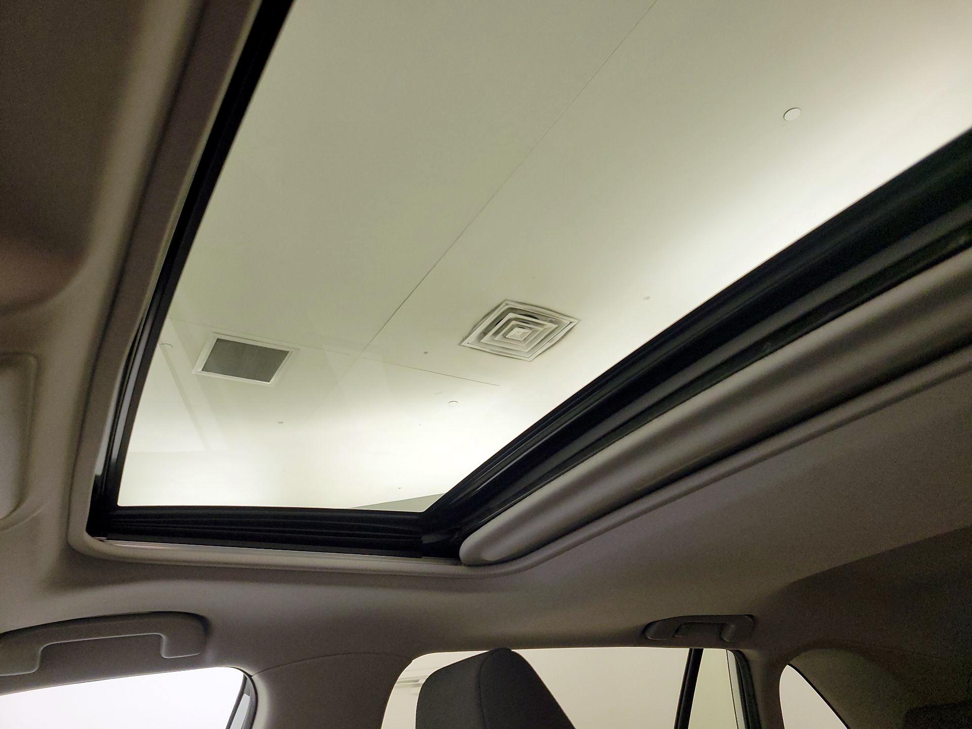 Thumbnail: 2019 Toyota RAV4 - 19