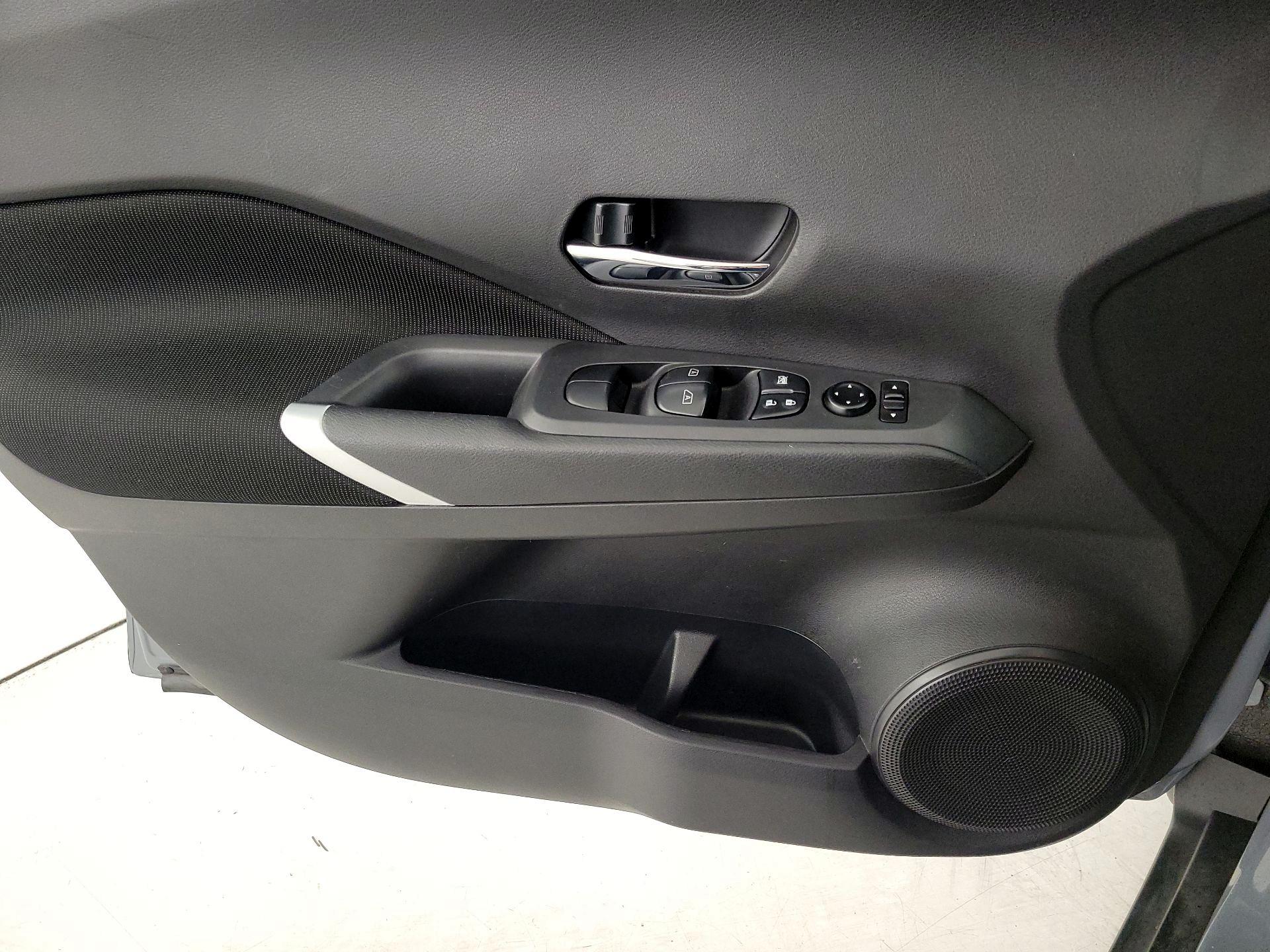 Thumbnail: 2021 Nissan Kicks - 12