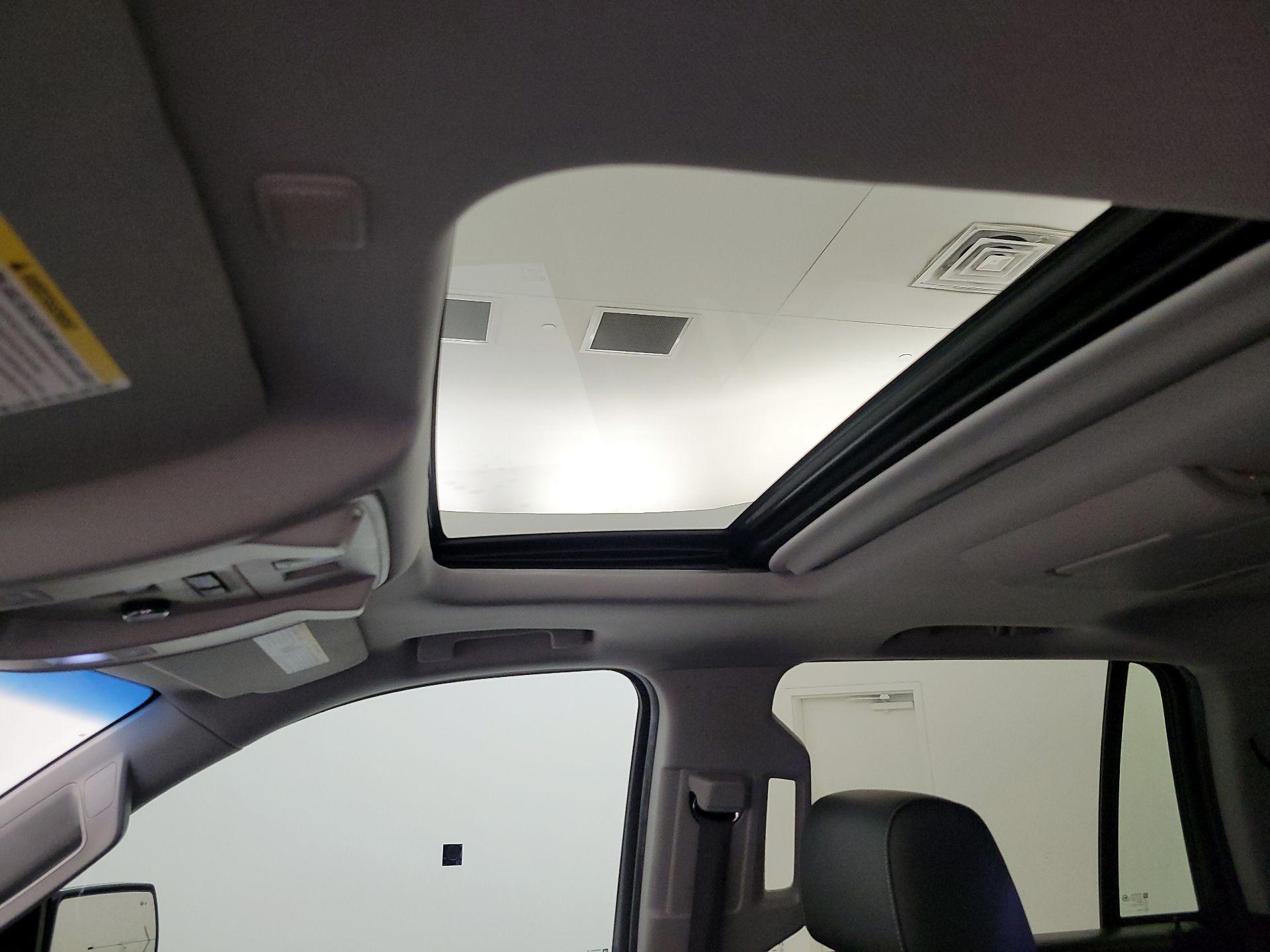 Thumbnail: 2016 Chevrolet Tahoe - 20