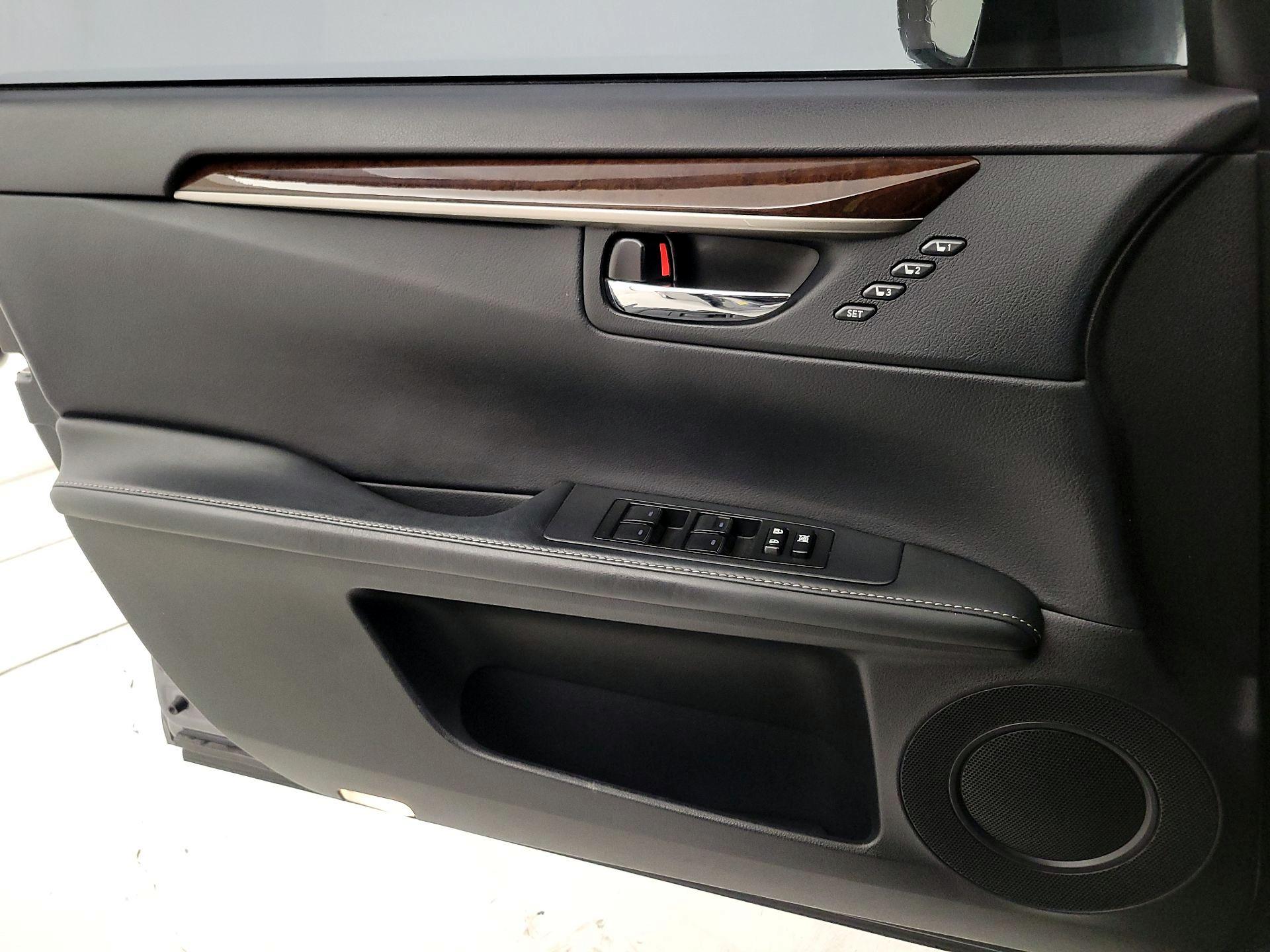 Thumbnail: 2014 Lexus ES - 12