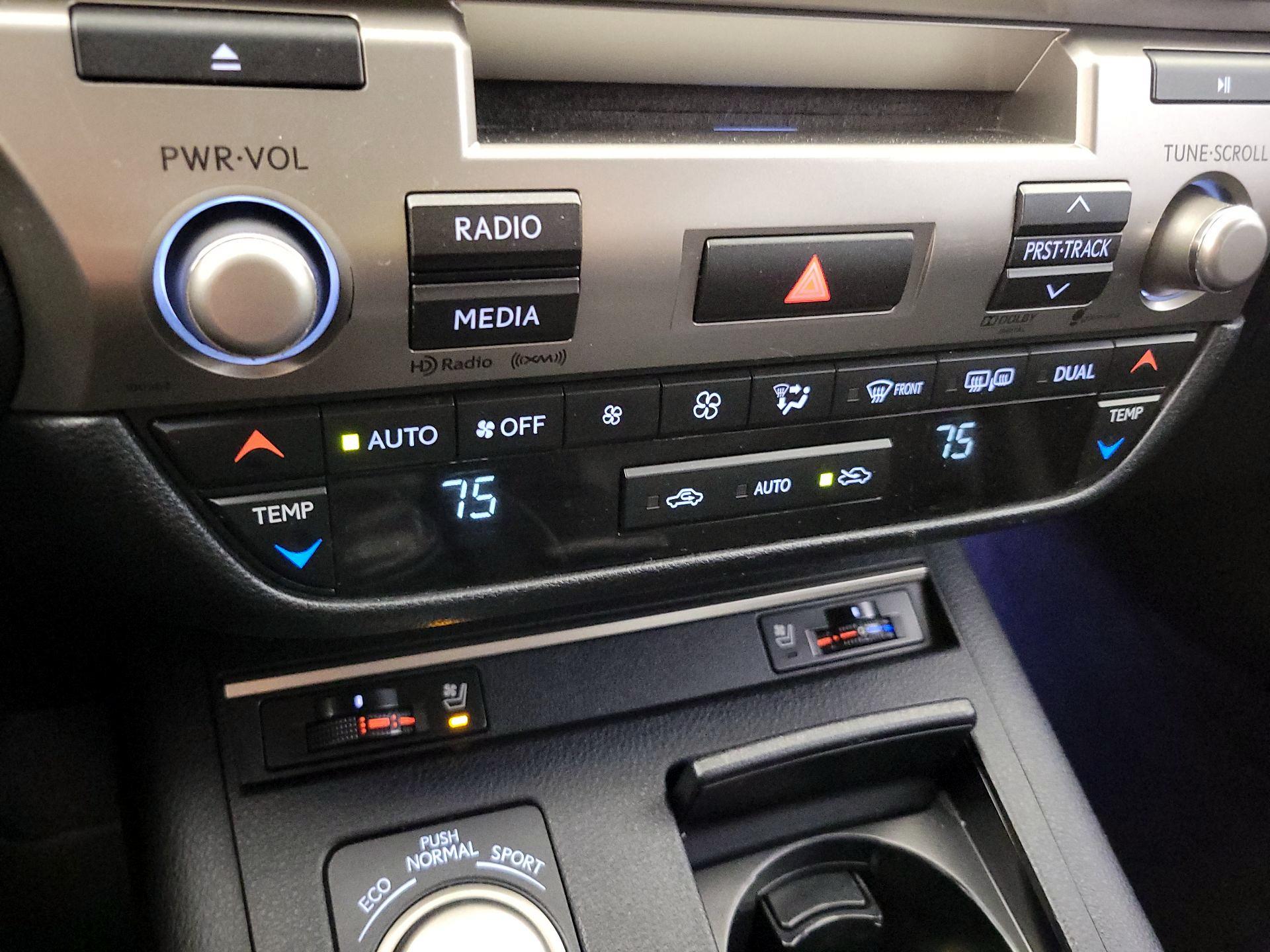 Thumbnail: 2014 Lexus ES - 17