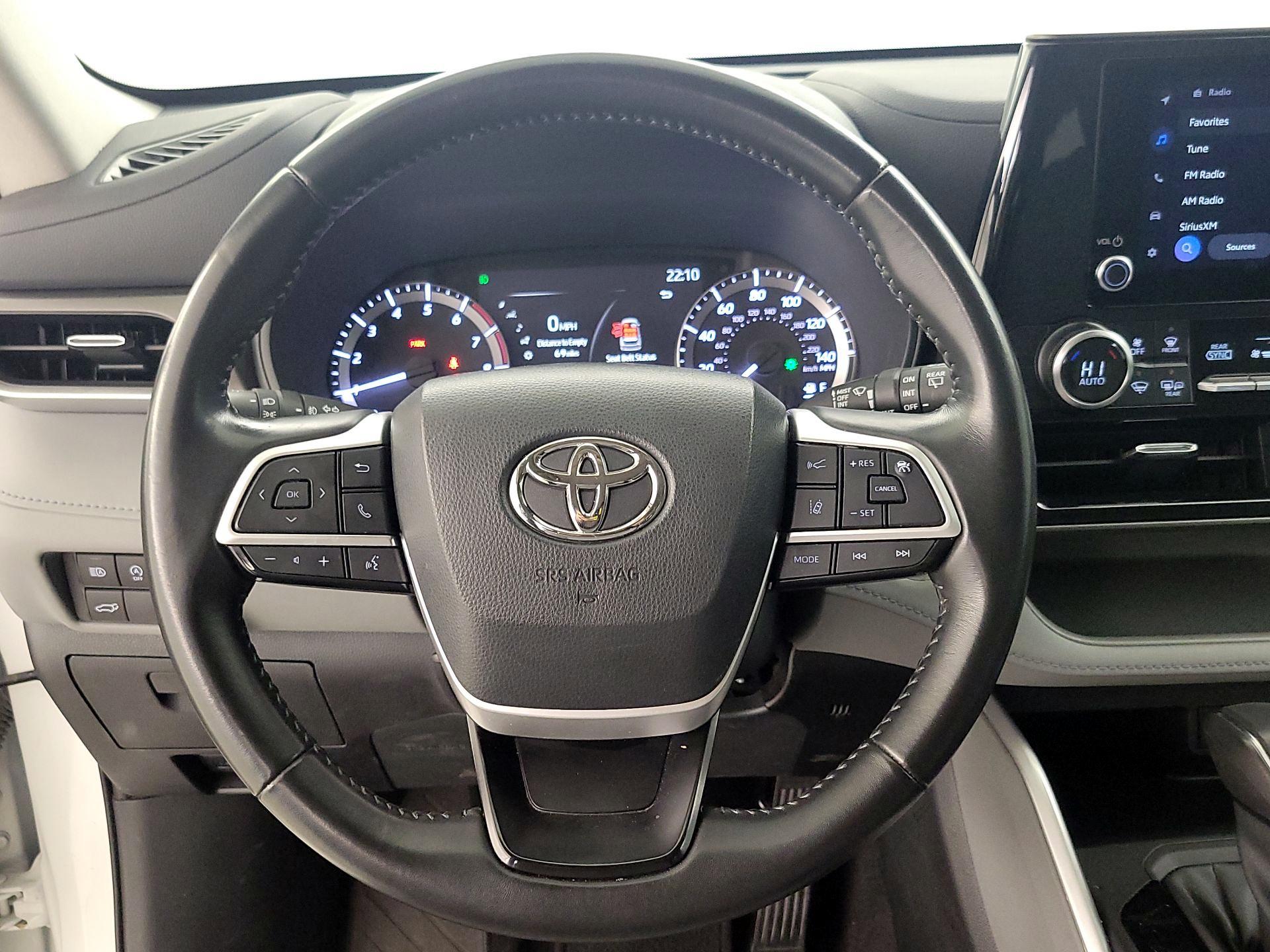 Thumbnail: 2023 Toyota Highlander - 10