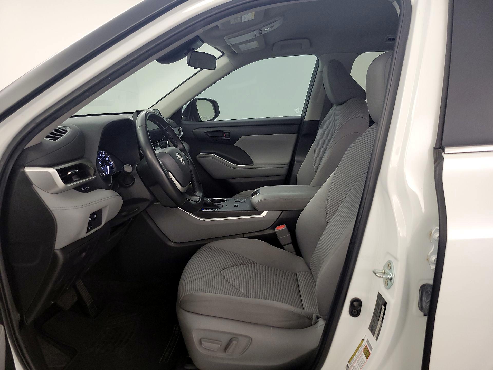 Thumbnail: 2023 Toyota Highlander - 11