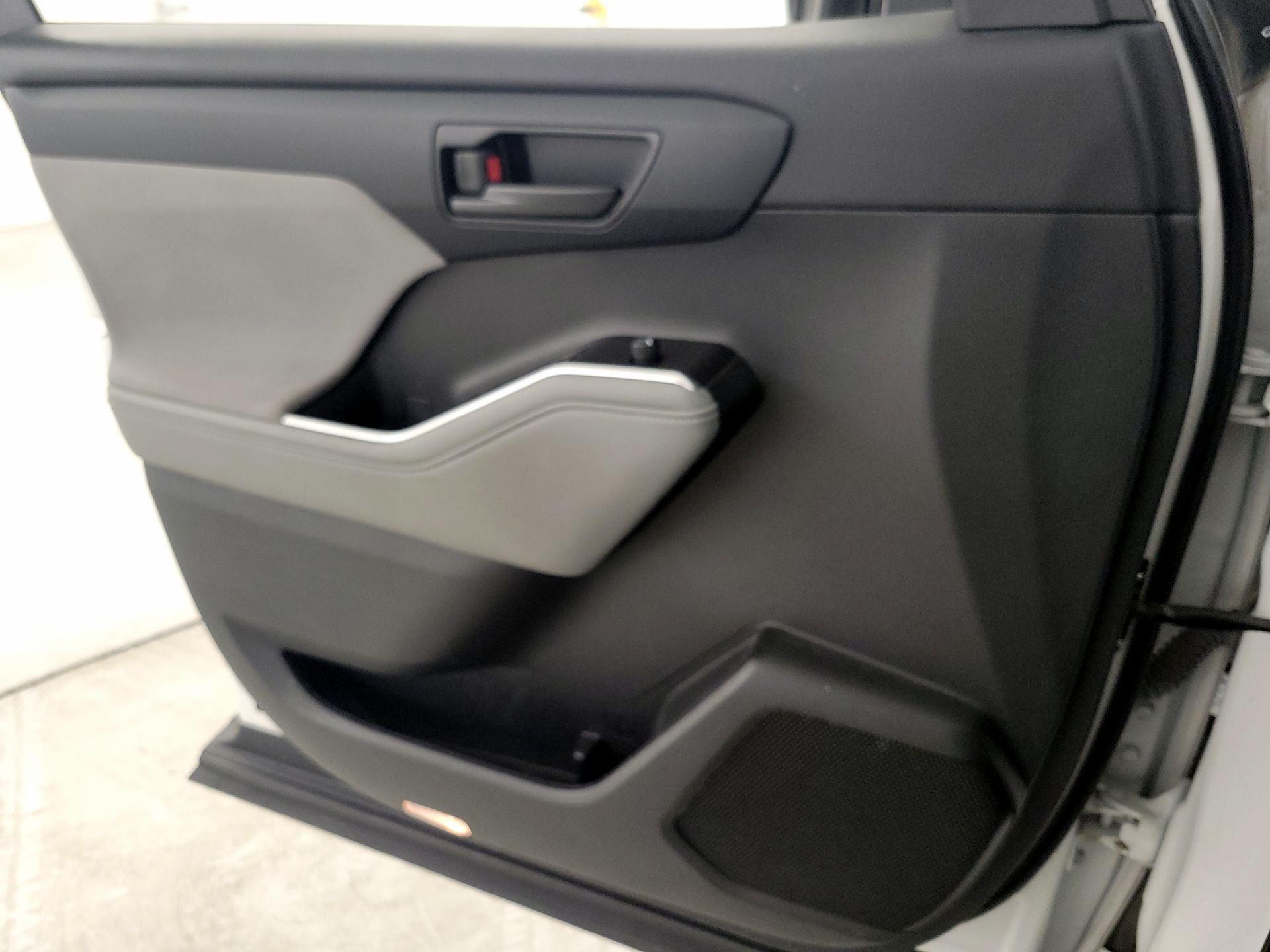 Thumbnail: 2023 Toyota Highlander - 12