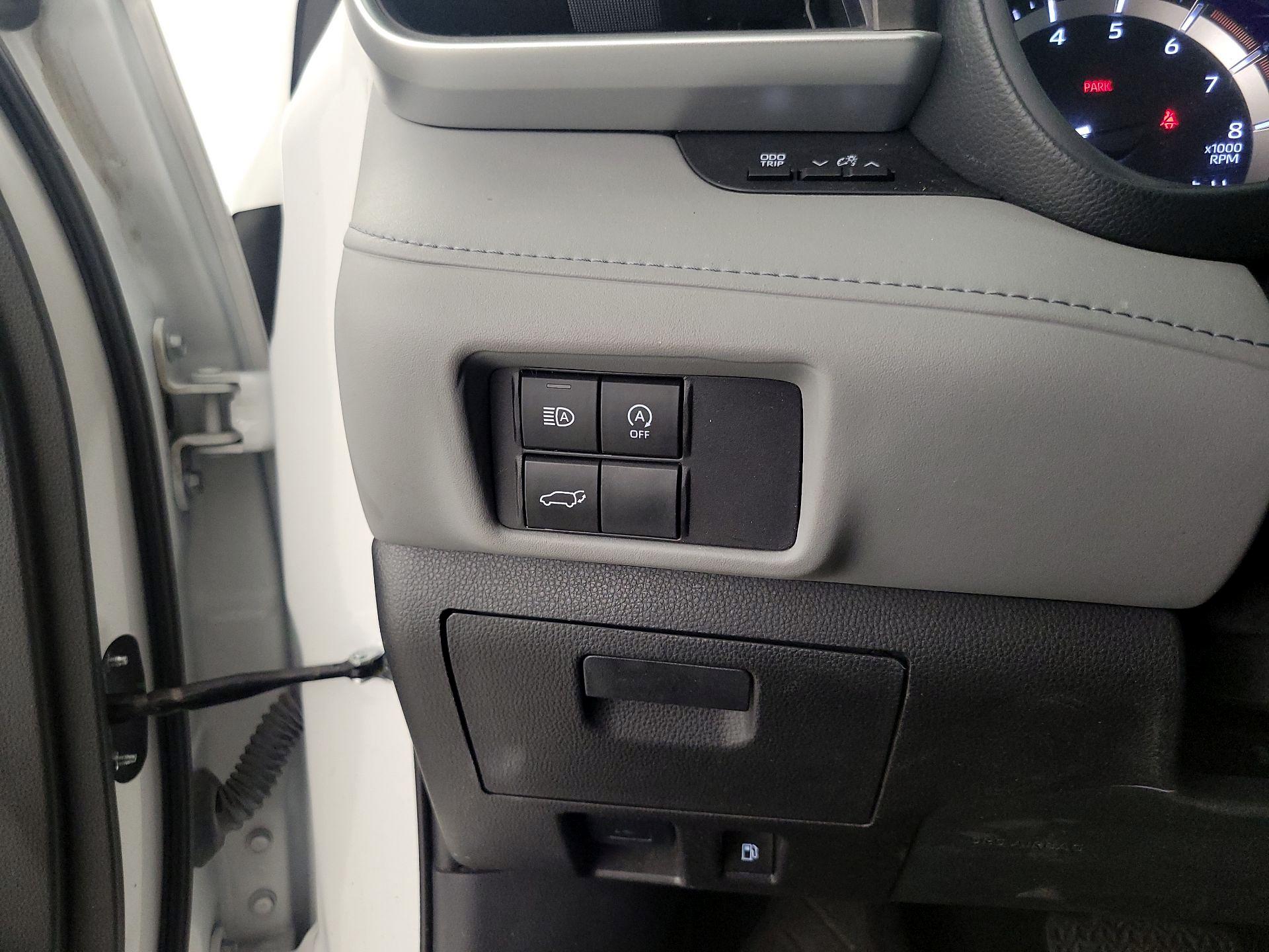 Thumbnail: 2023 Toyota Highlander - 13