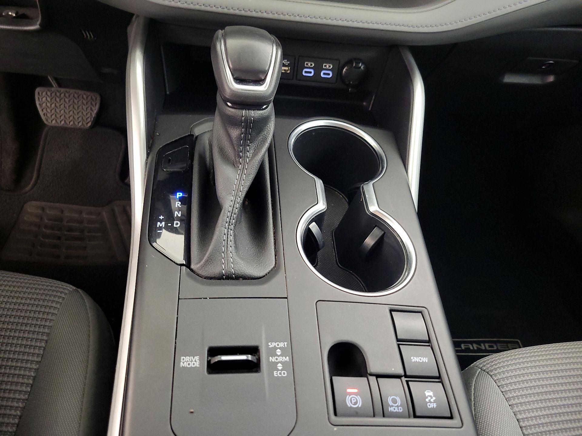 Thumbnail: 2023 Toyota Highlander - 17