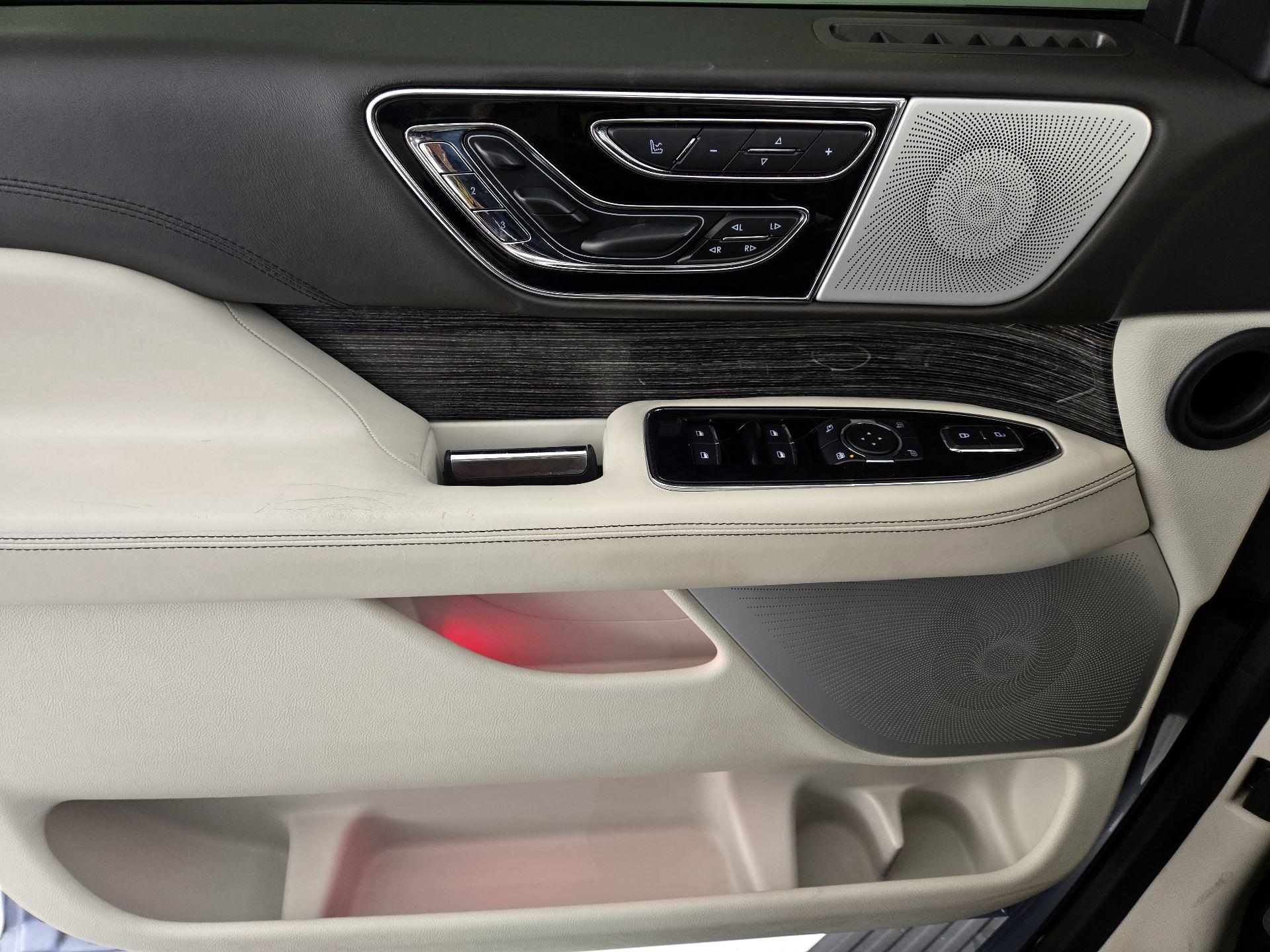 Thumbnail: 2019 Lincoln Navigator - 12