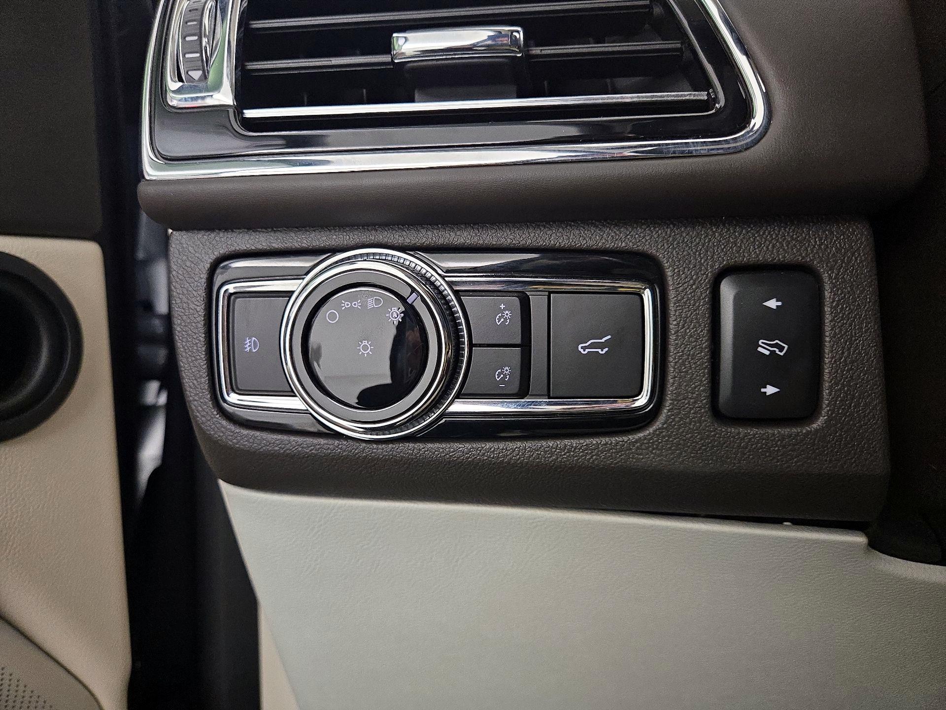 Thumbnail: 2019 Lincoln Navigator - 13