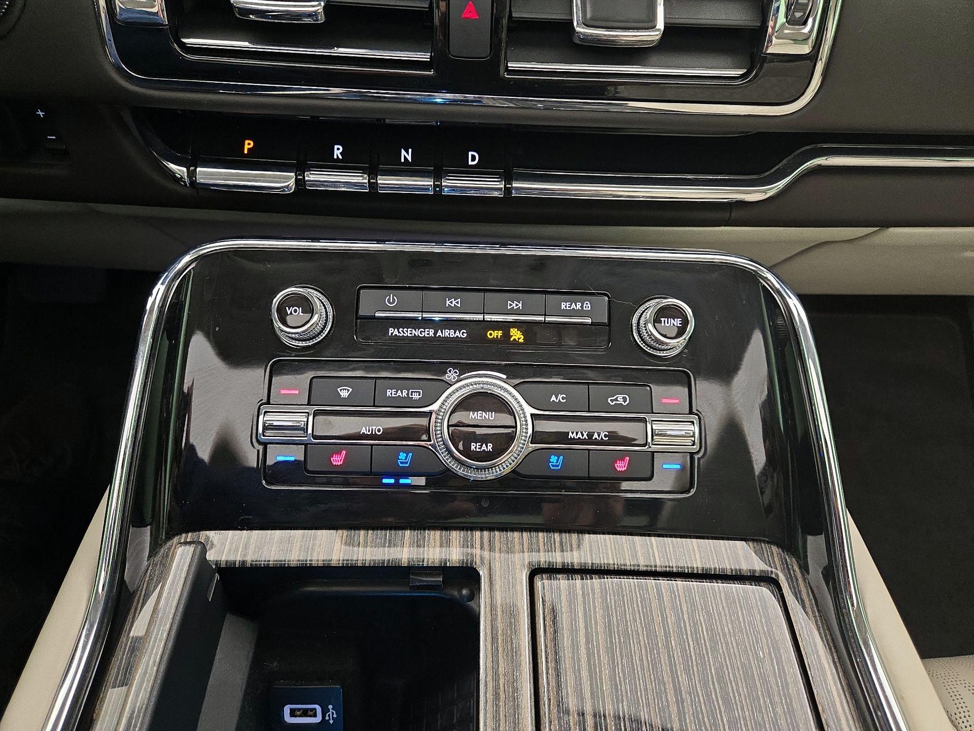 Thumbnail: 2019 Lincoln Navigator - 17