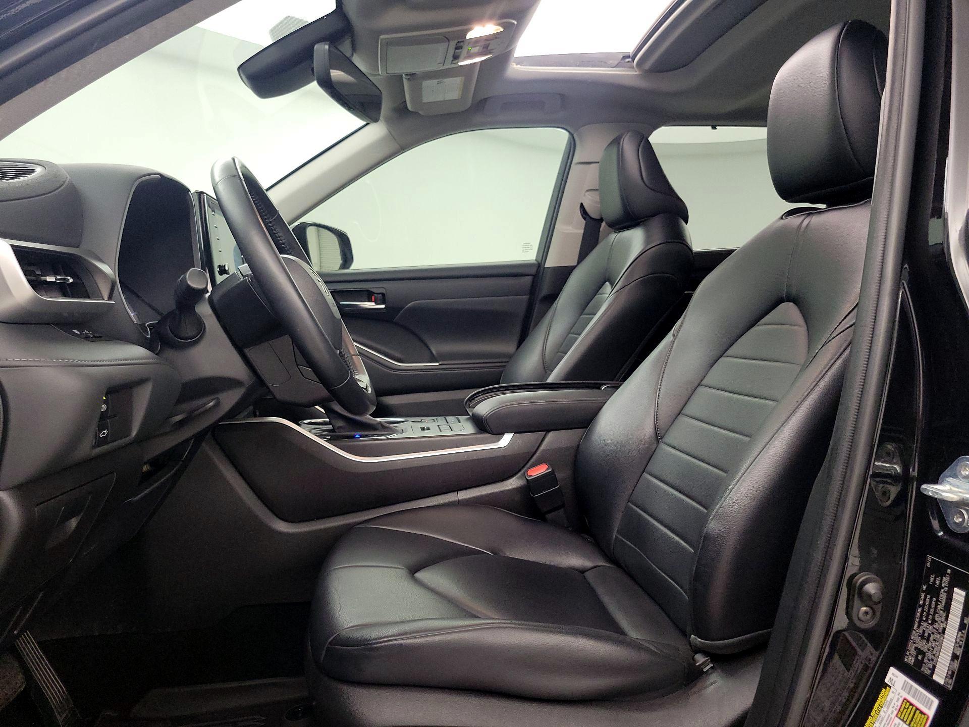 Thumbnail: 2022 Toyota Highlander - 11