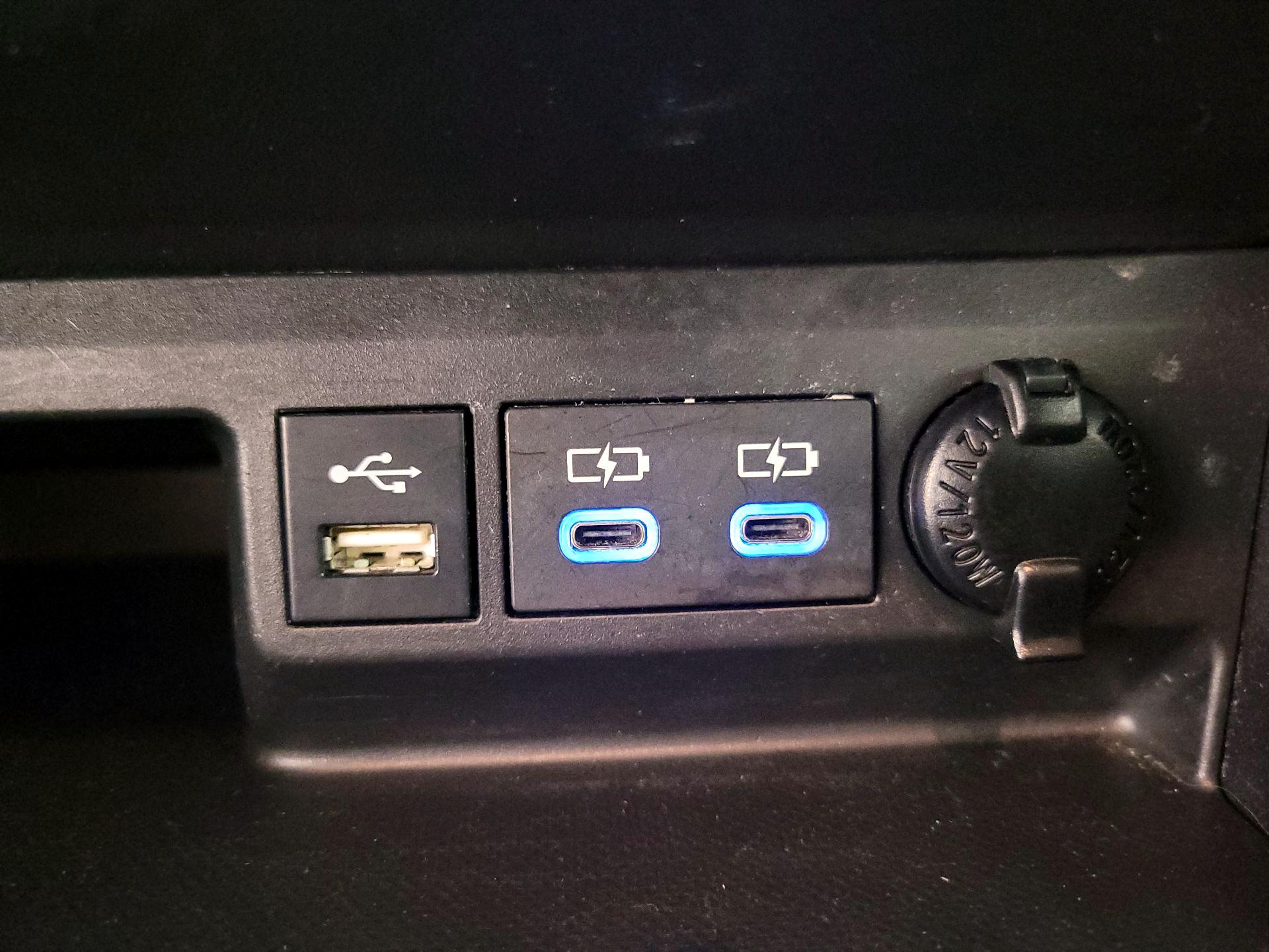 Thumbnail: 2022 Toyota Highlander - 18