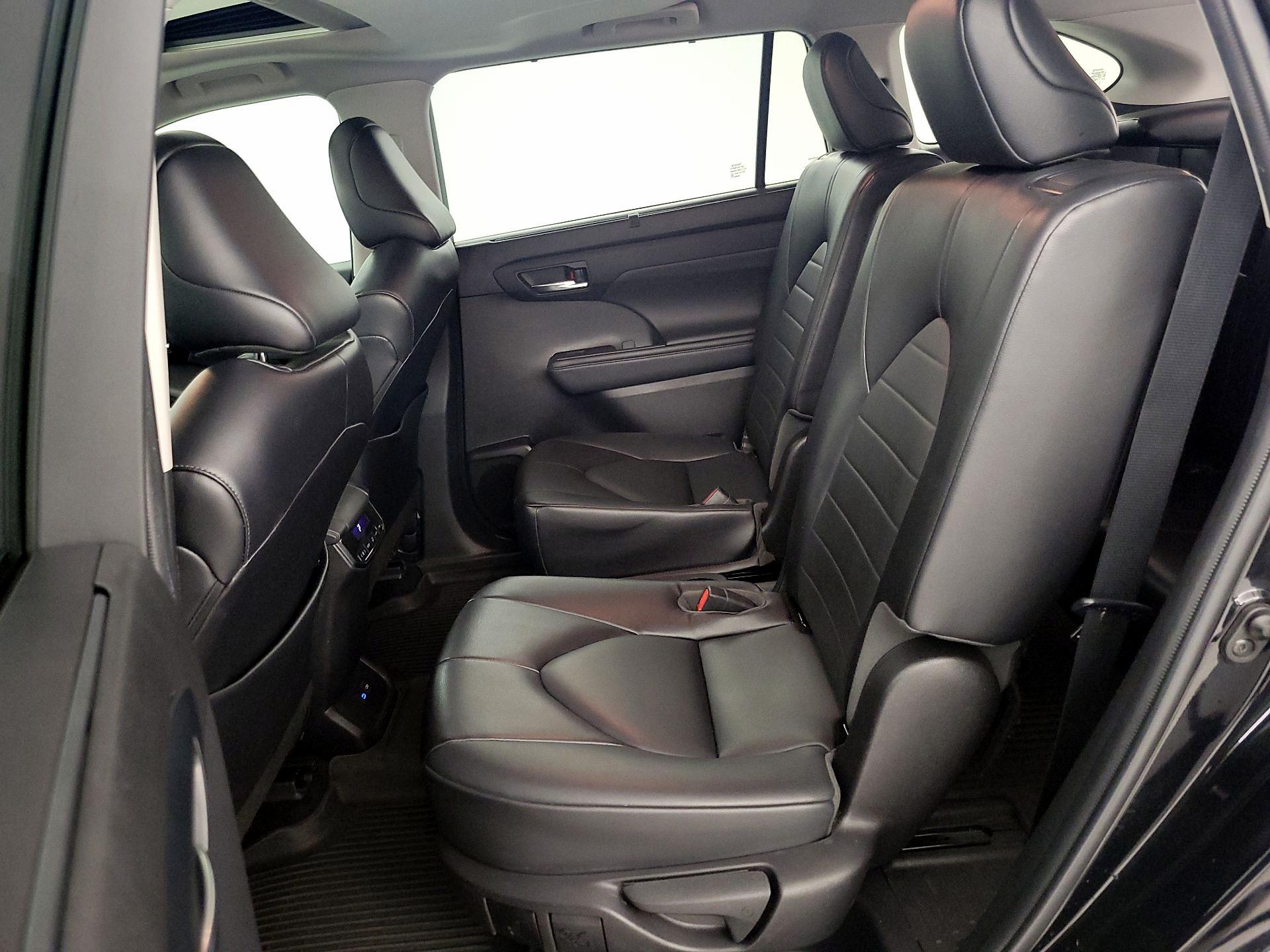 Thumbnail: 2022 Toyota Highlander - 20