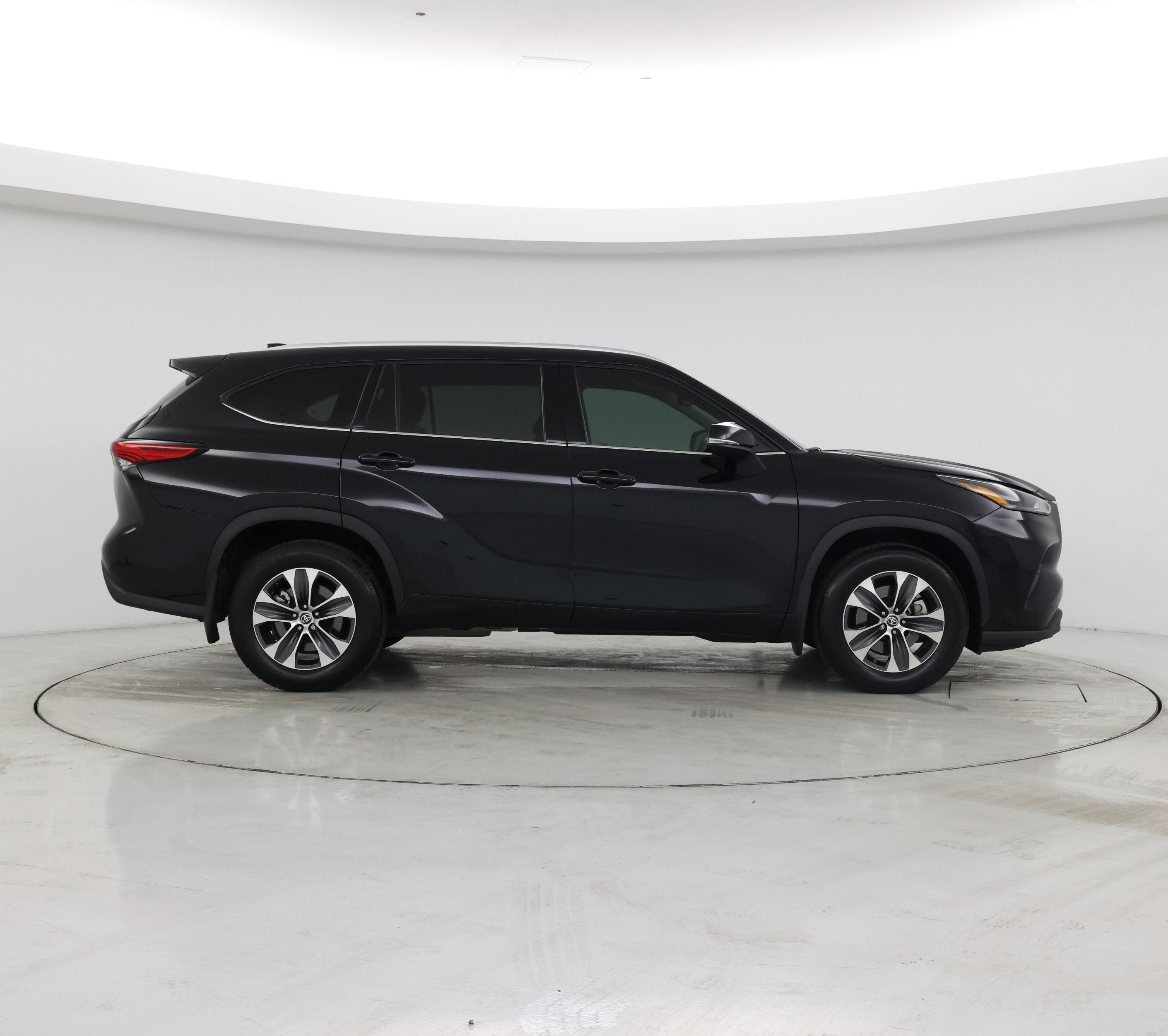 Thumbnail: 2022 Toyota Highlander - 7