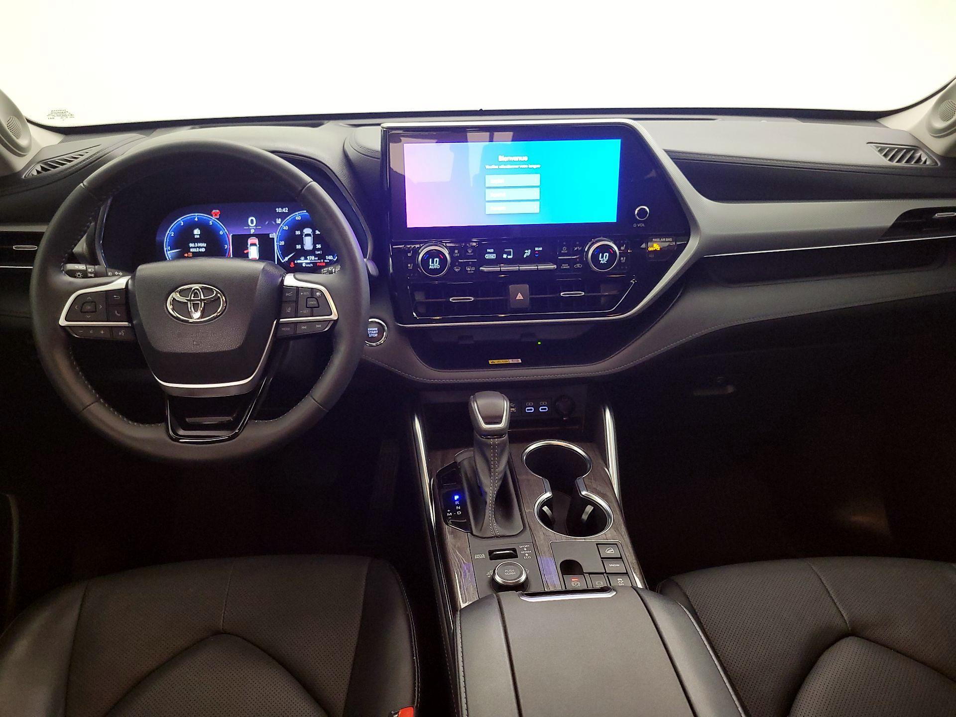 Thumbnail: 2023 Toyota Highlander - 9