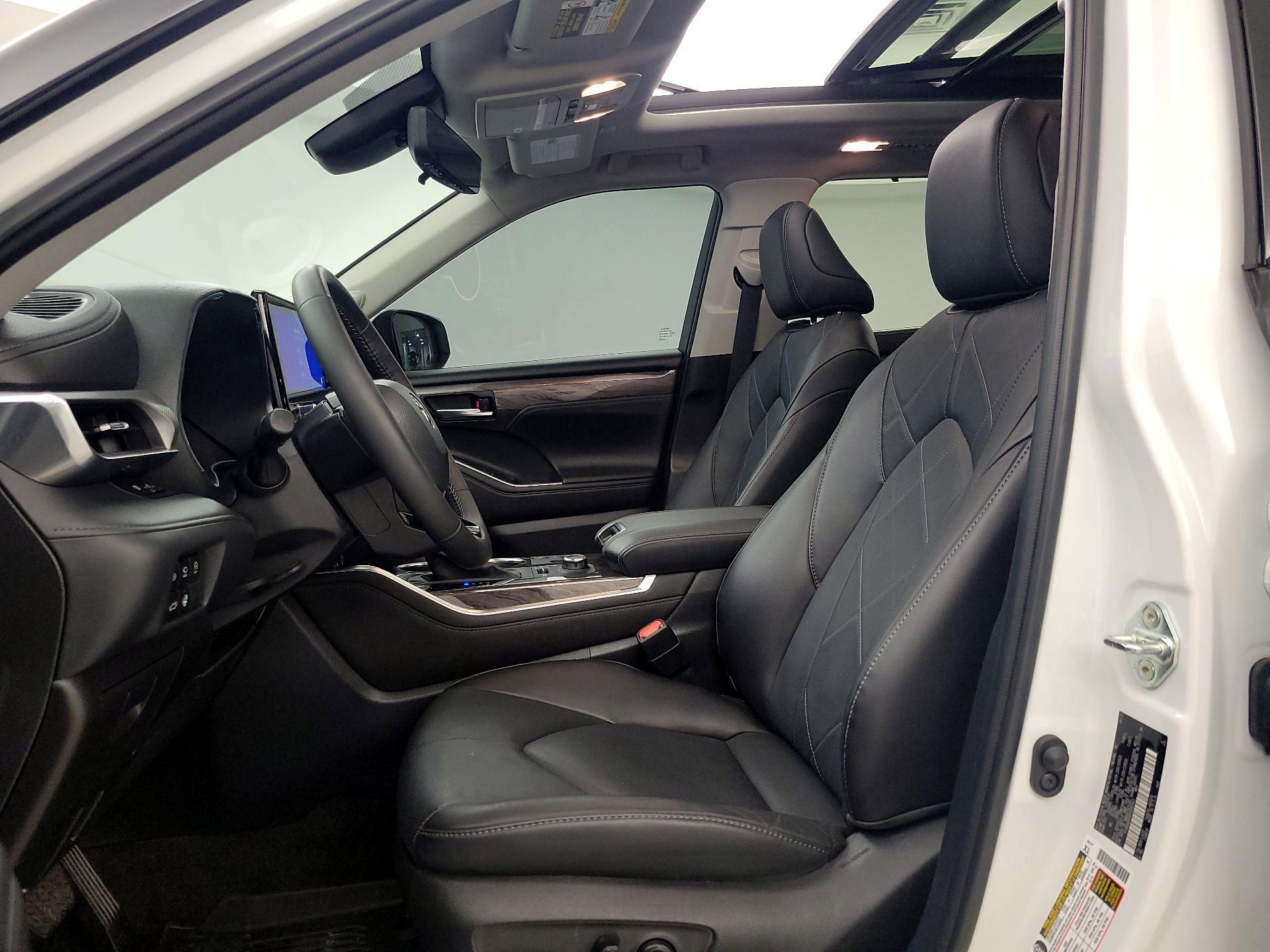 Thumbnail: 2023 Toyota Highlander - 11