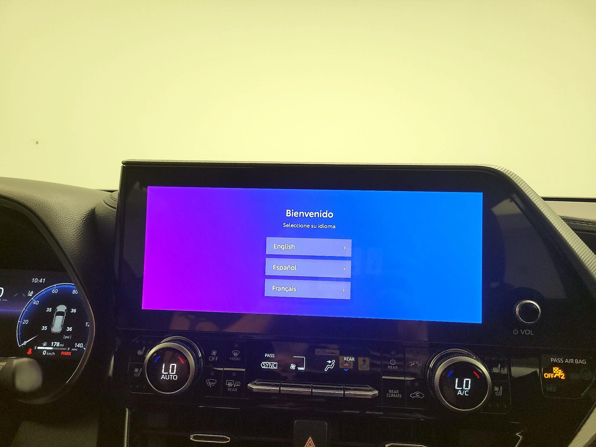 Thumbnail: 2023 Toyota Highlander - 15