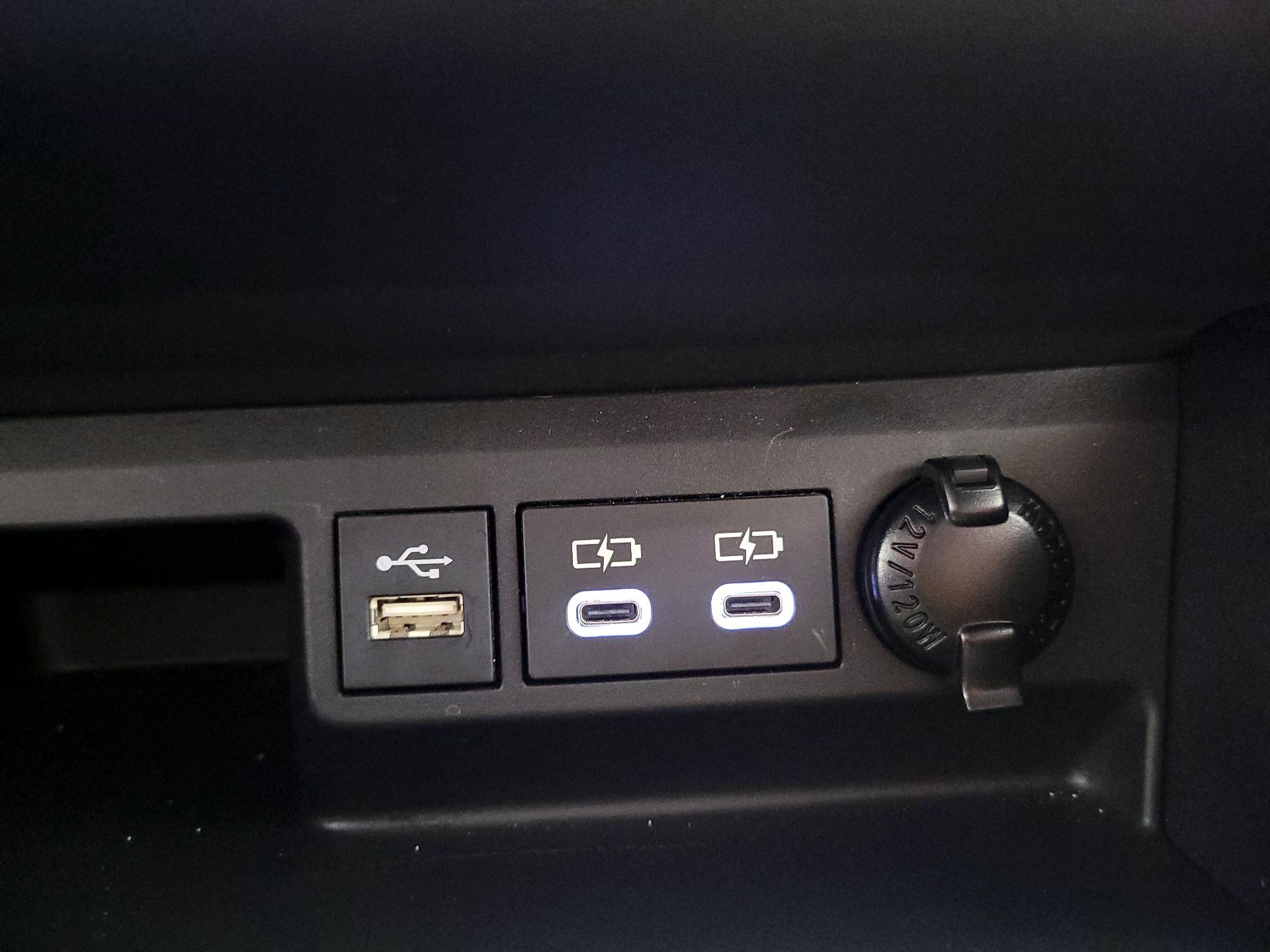 Thumbnail: 2023 Toyota Highlander - 18