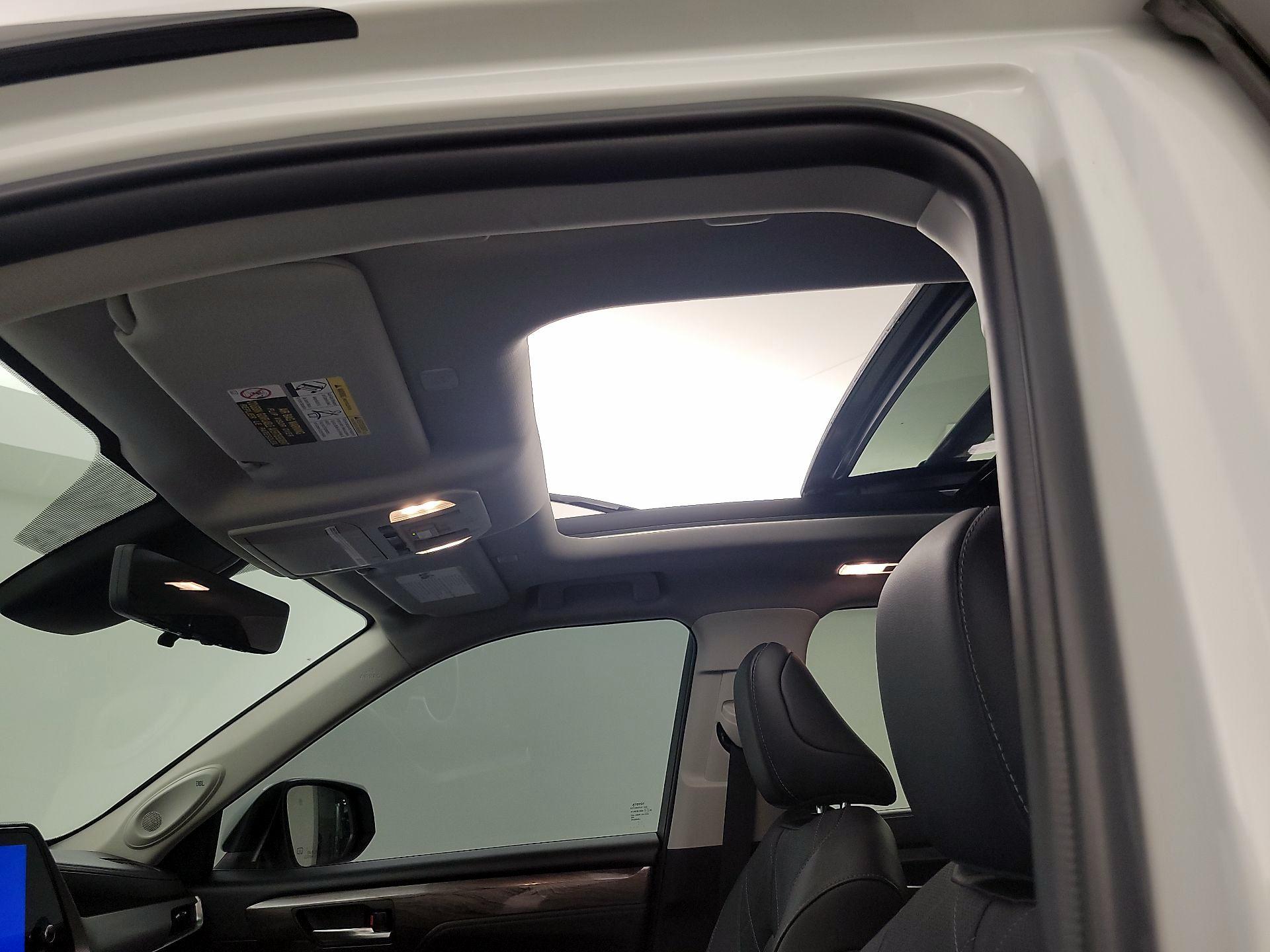 Thumbnail: 2023 Toyota Highlander - 19