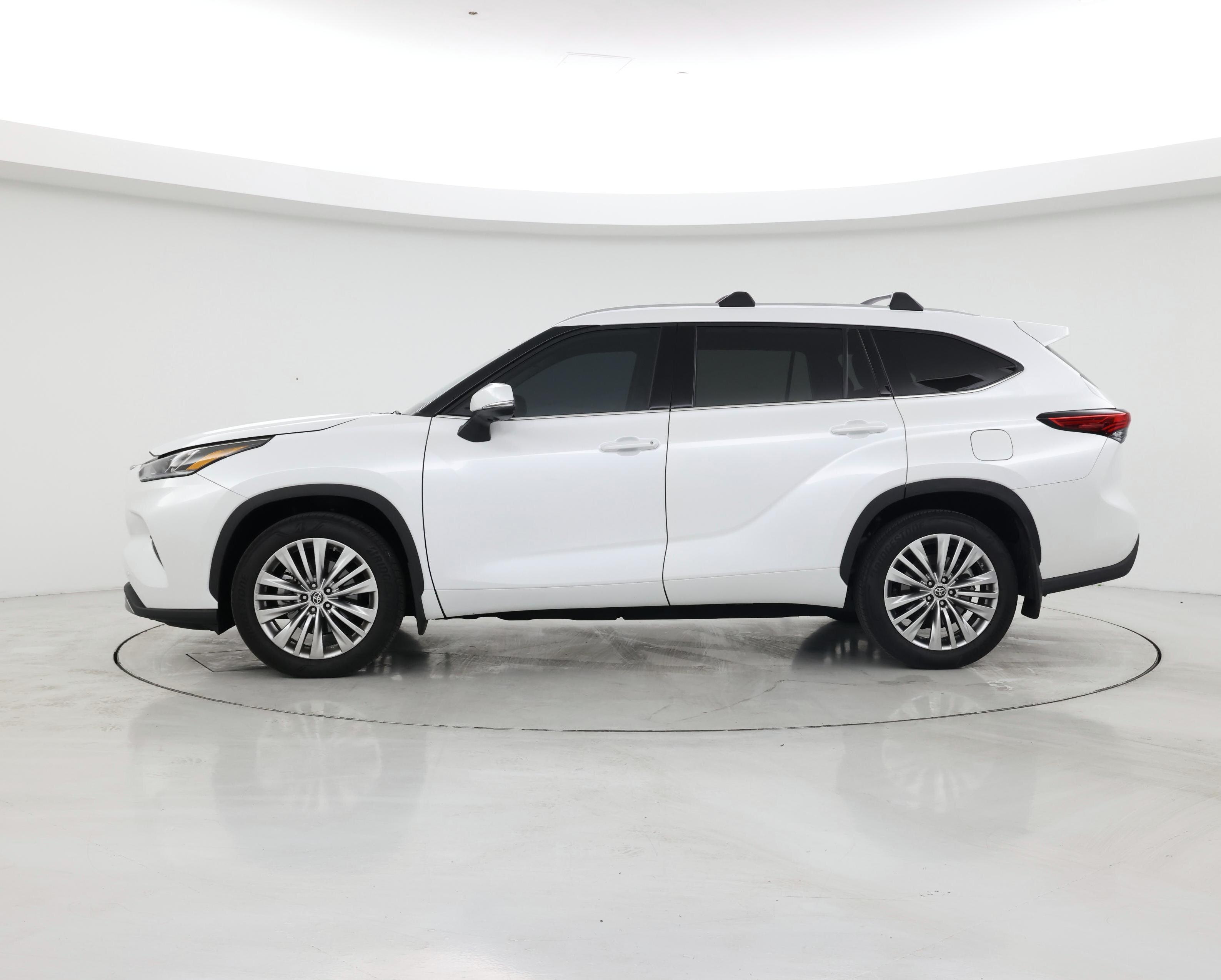 Thumbnail: 2023 Toyota Highlander - 3
