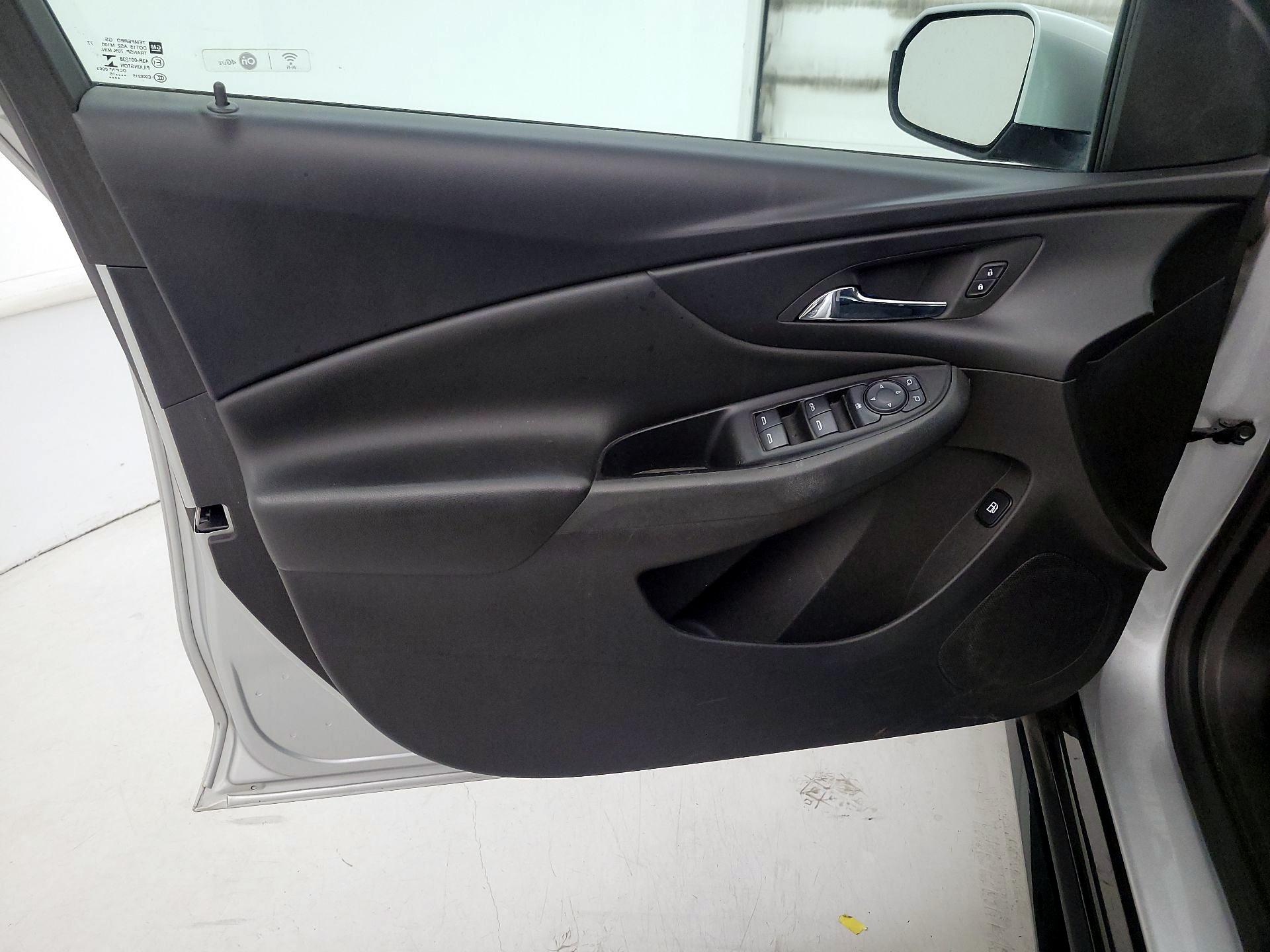 Thumbnail: 2017 Chevrolet Volt - 12