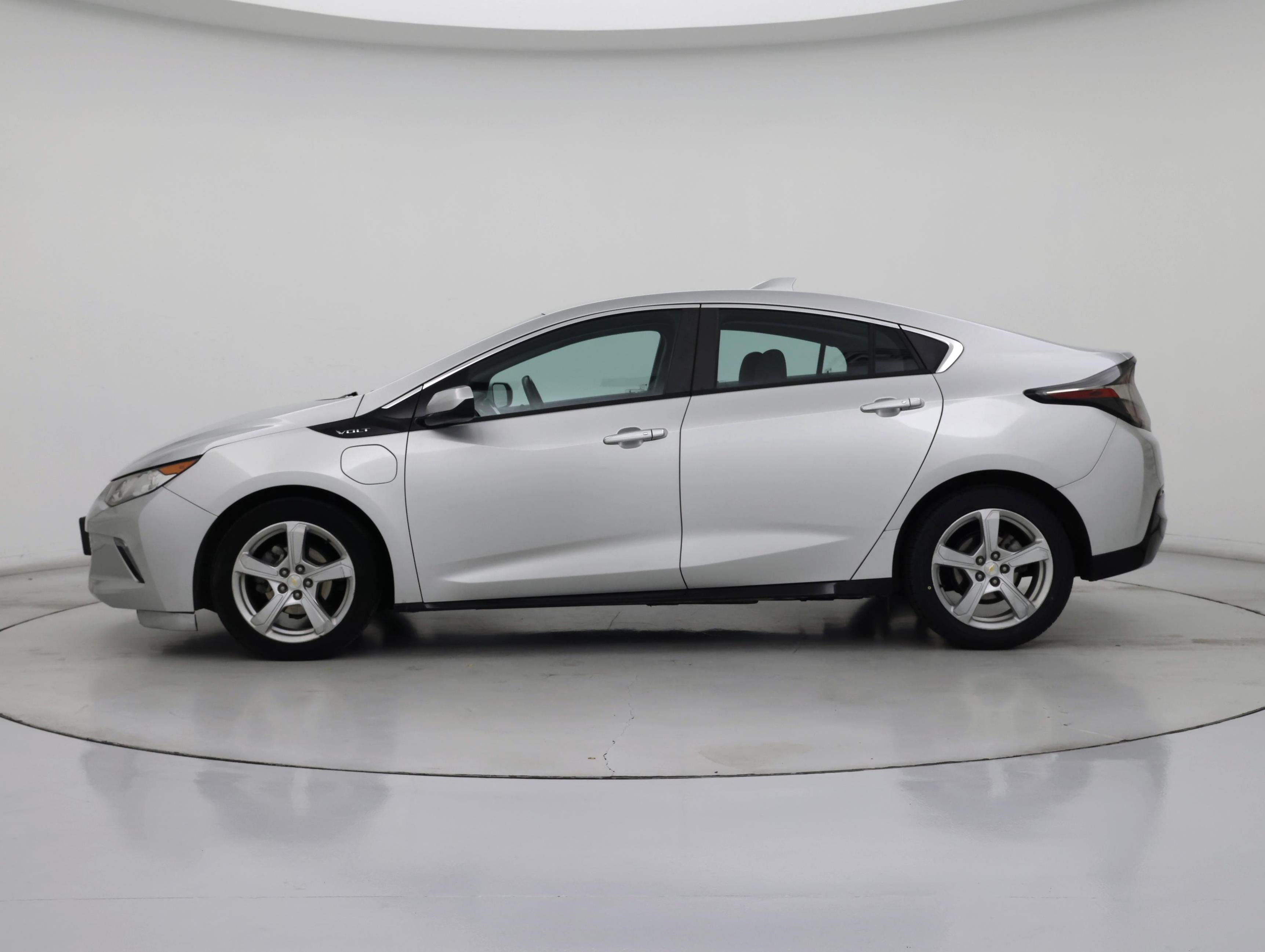 Thumbnail: 2017 Chevrolet Volt - 3