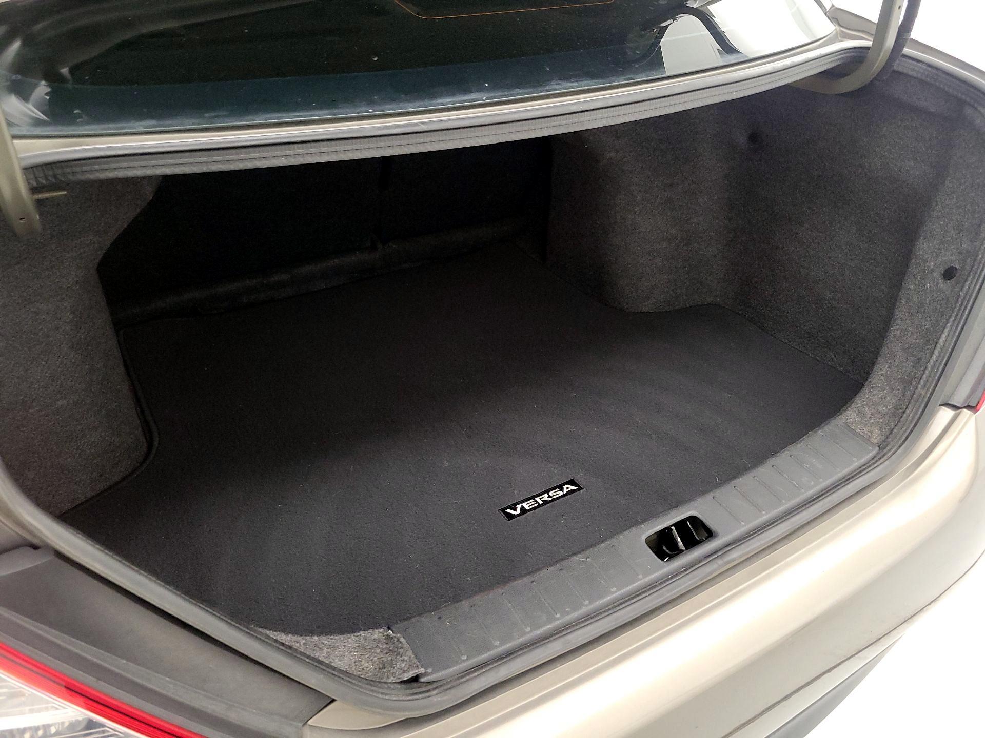 Thumbnail: 2015 Nissan Versa - 19