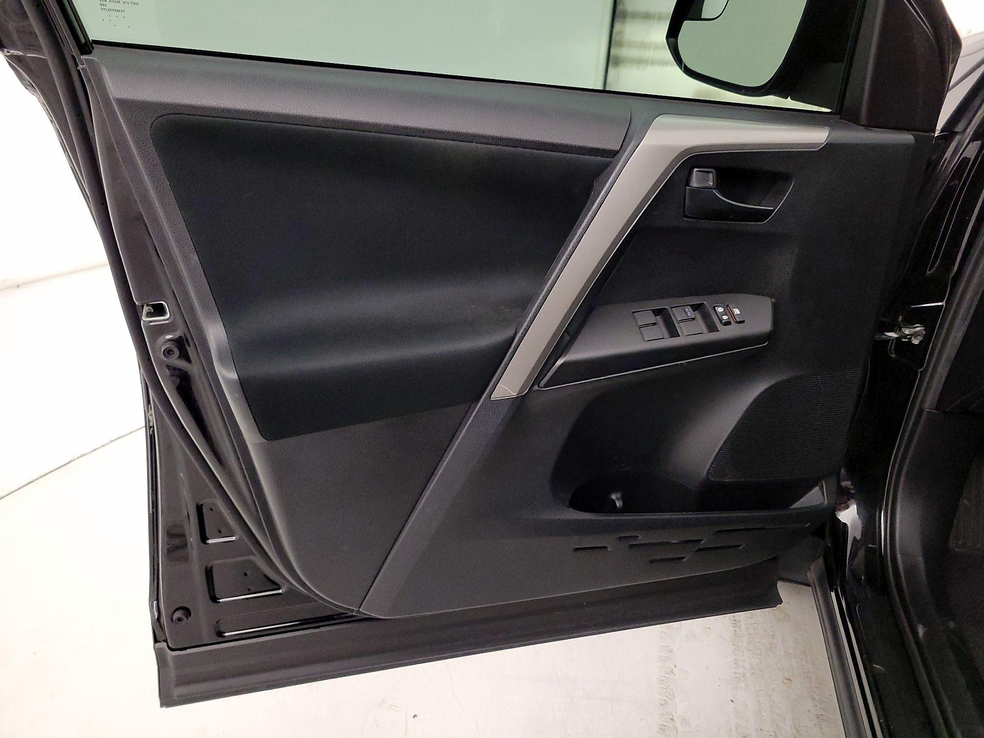 Thumbnail: 2018 Toyota RAV4 - 12