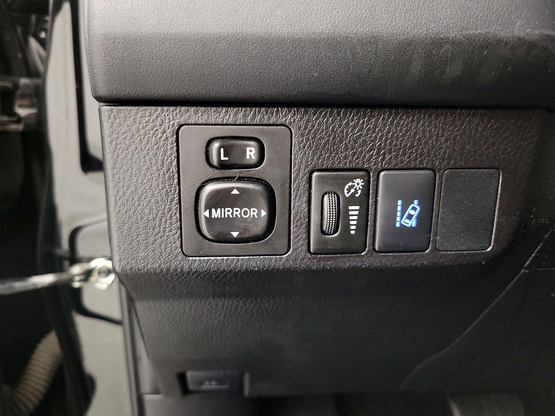 Thumbnail: 2018 Toyota RAV4 - 13