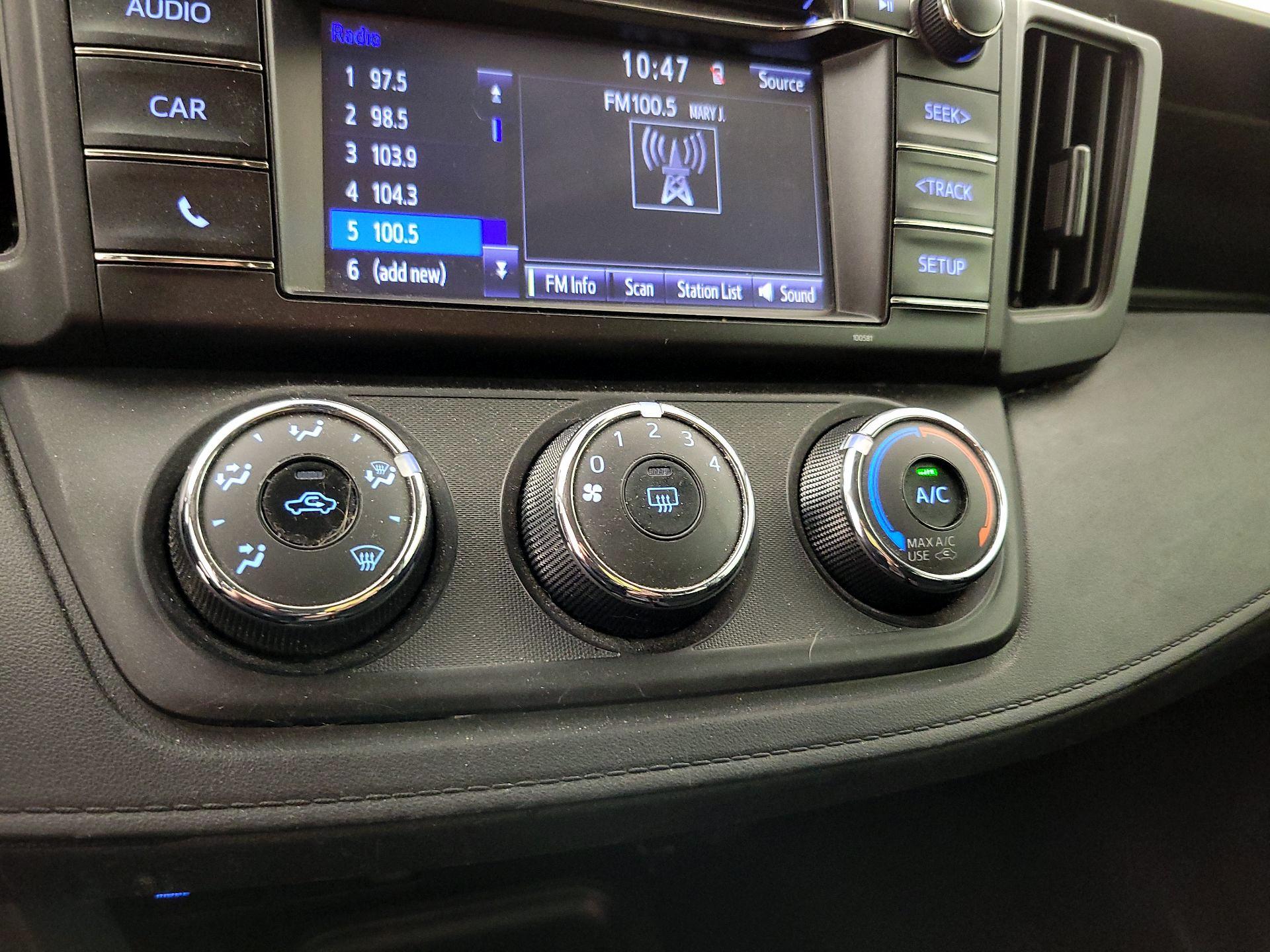 Thumbnail: 2018 Toyota RAV4 - 16